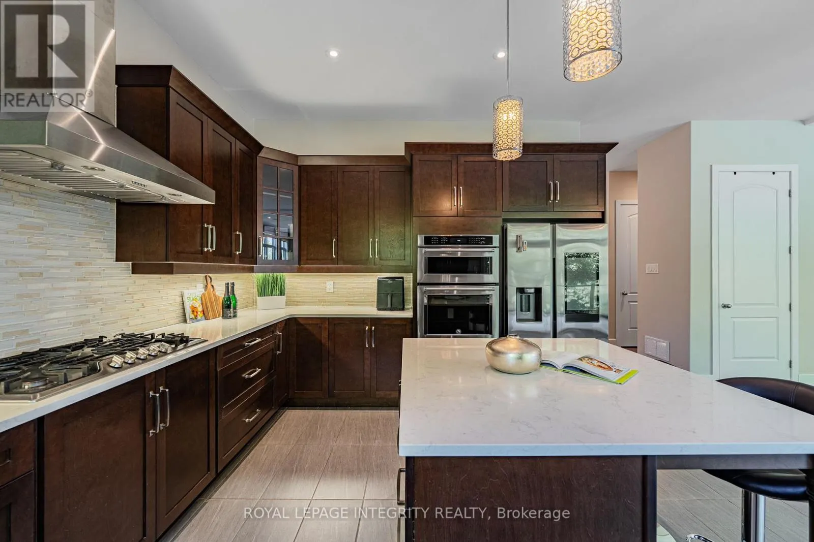 176 ESCARPMENT CRESCENT