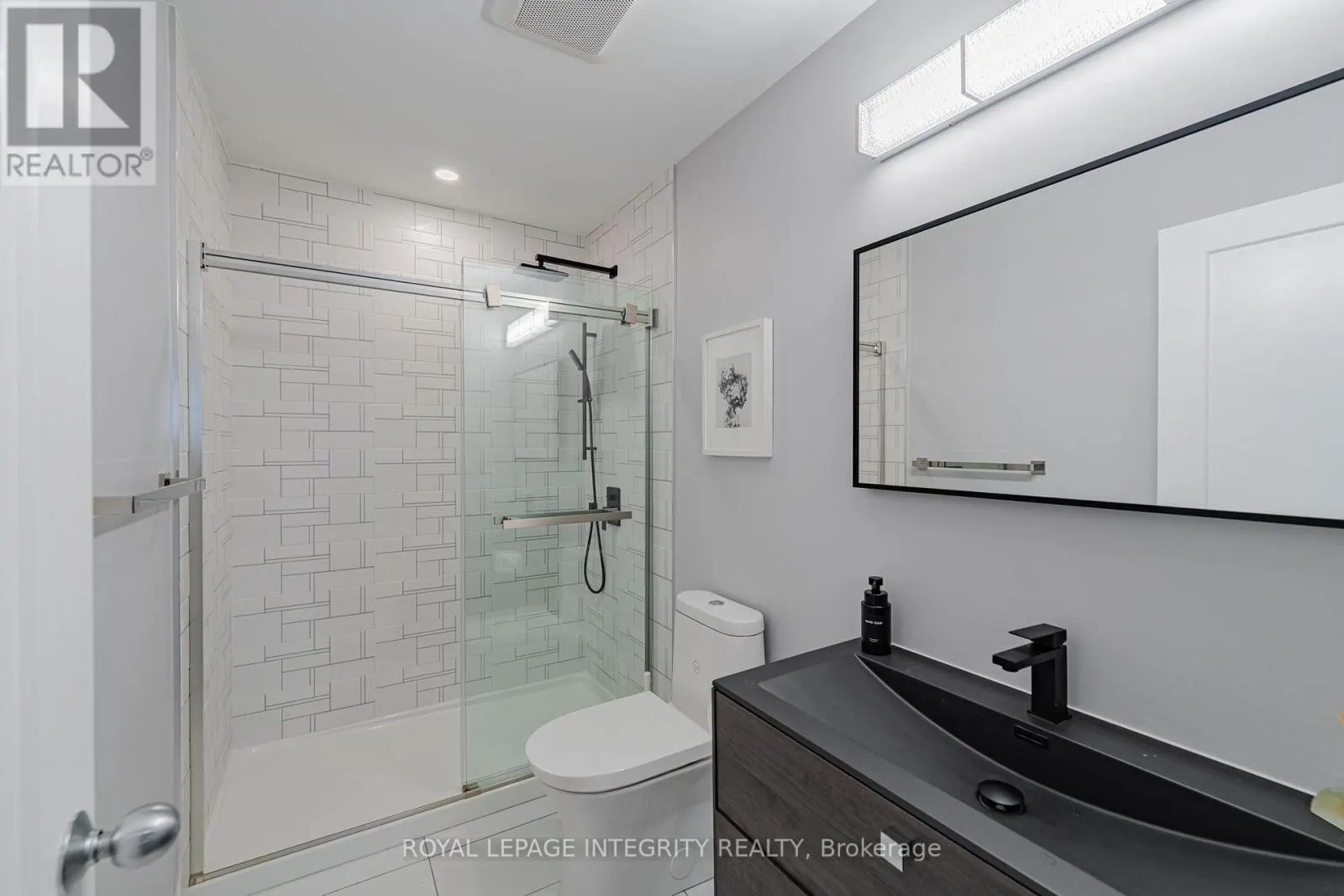 176 ESCARPMENT CRESCENT