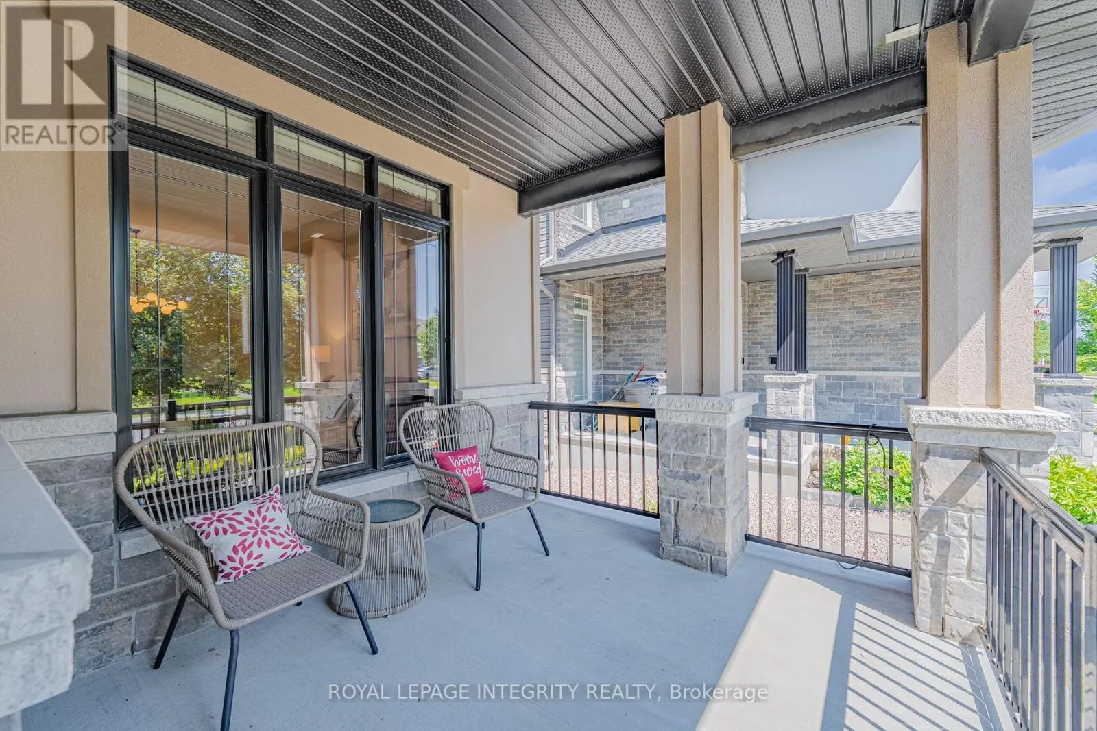 176 ESCARPMENT CRESCENT