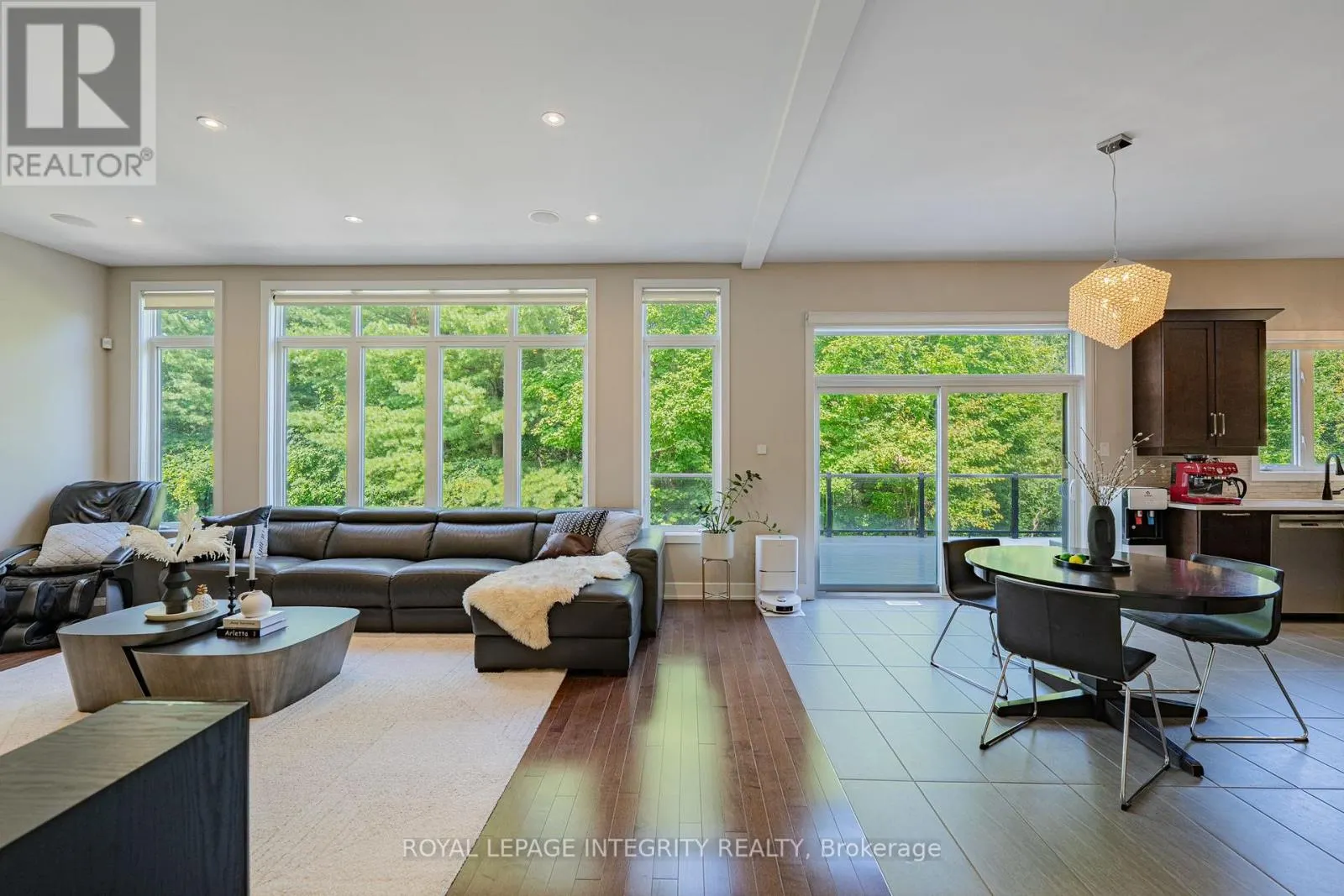 176 ESCARPMENT CRESCENT