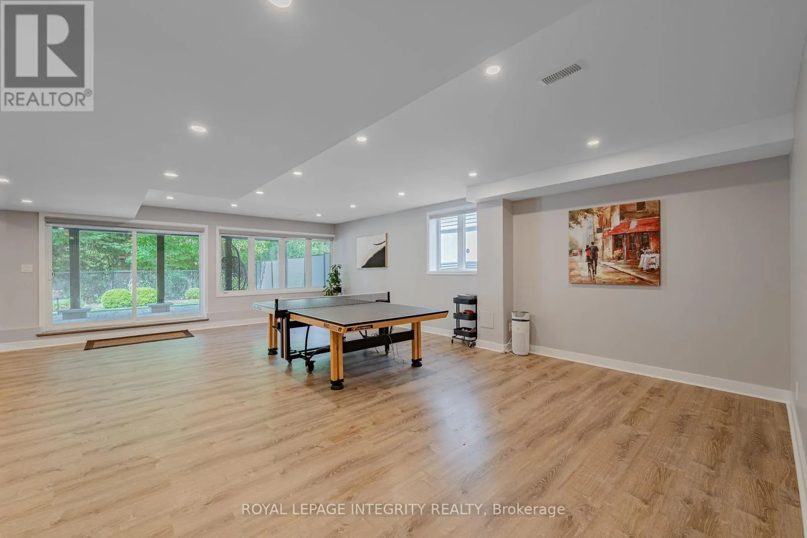 176 ESCARPMENT CRESCENT