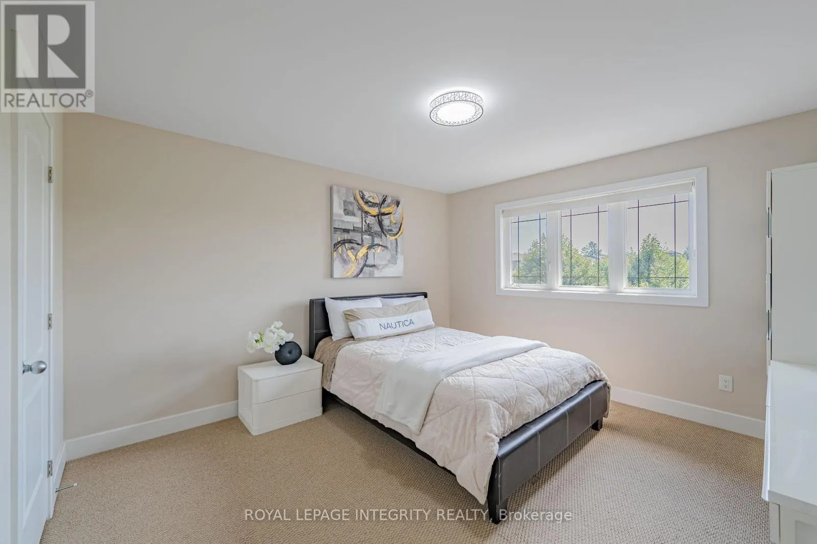 176 ESCARPMENT CRESCENT