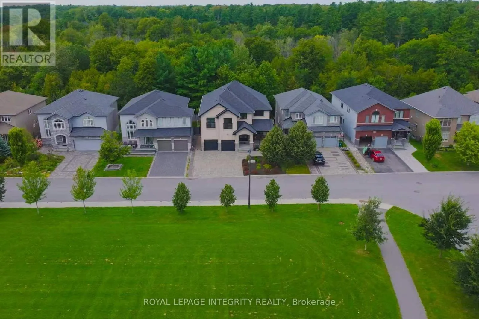 176 ESCARPMENT CRESCENT