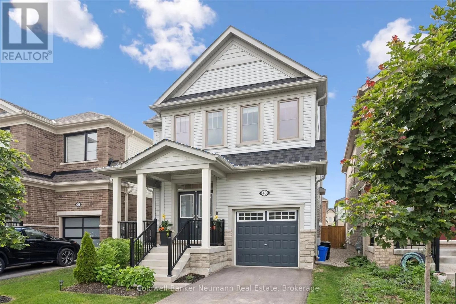 43 HARPIN WAY W
