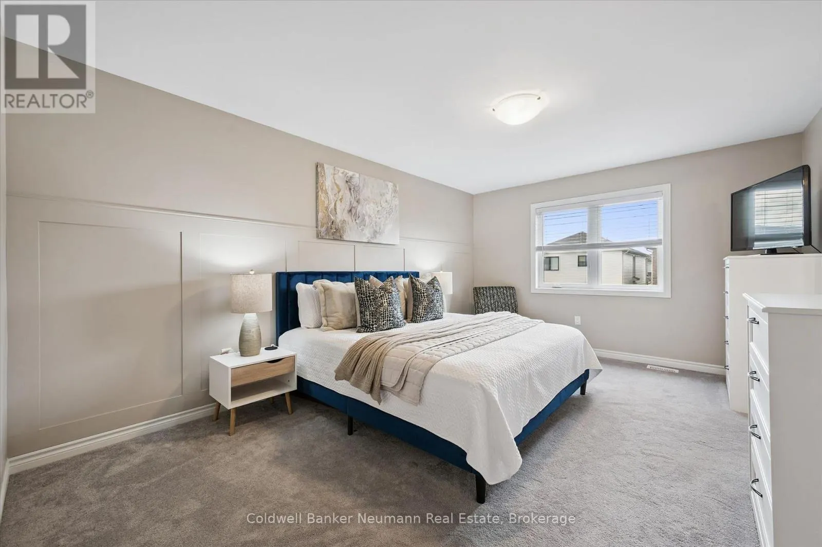 43 HARPIN WAY W
