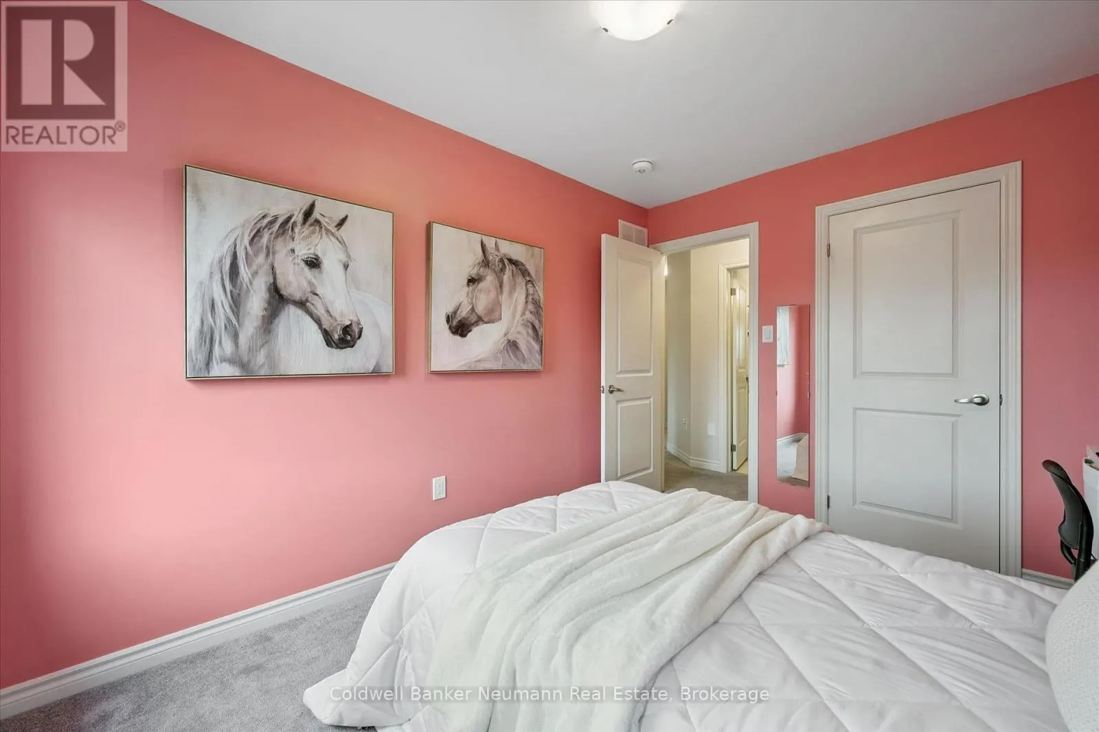 43 HARPIN WAY W