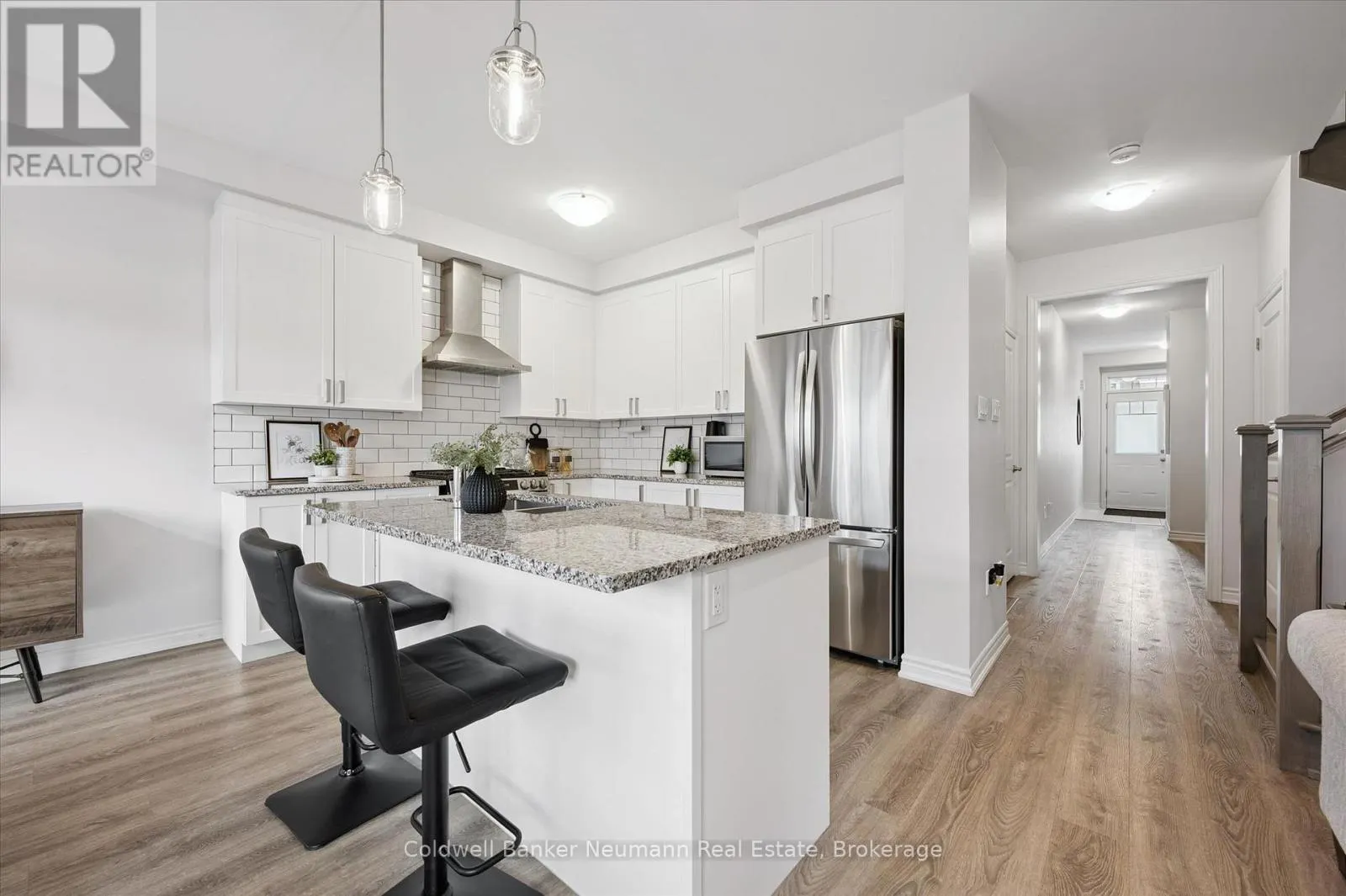 43 HARPIN WAY W