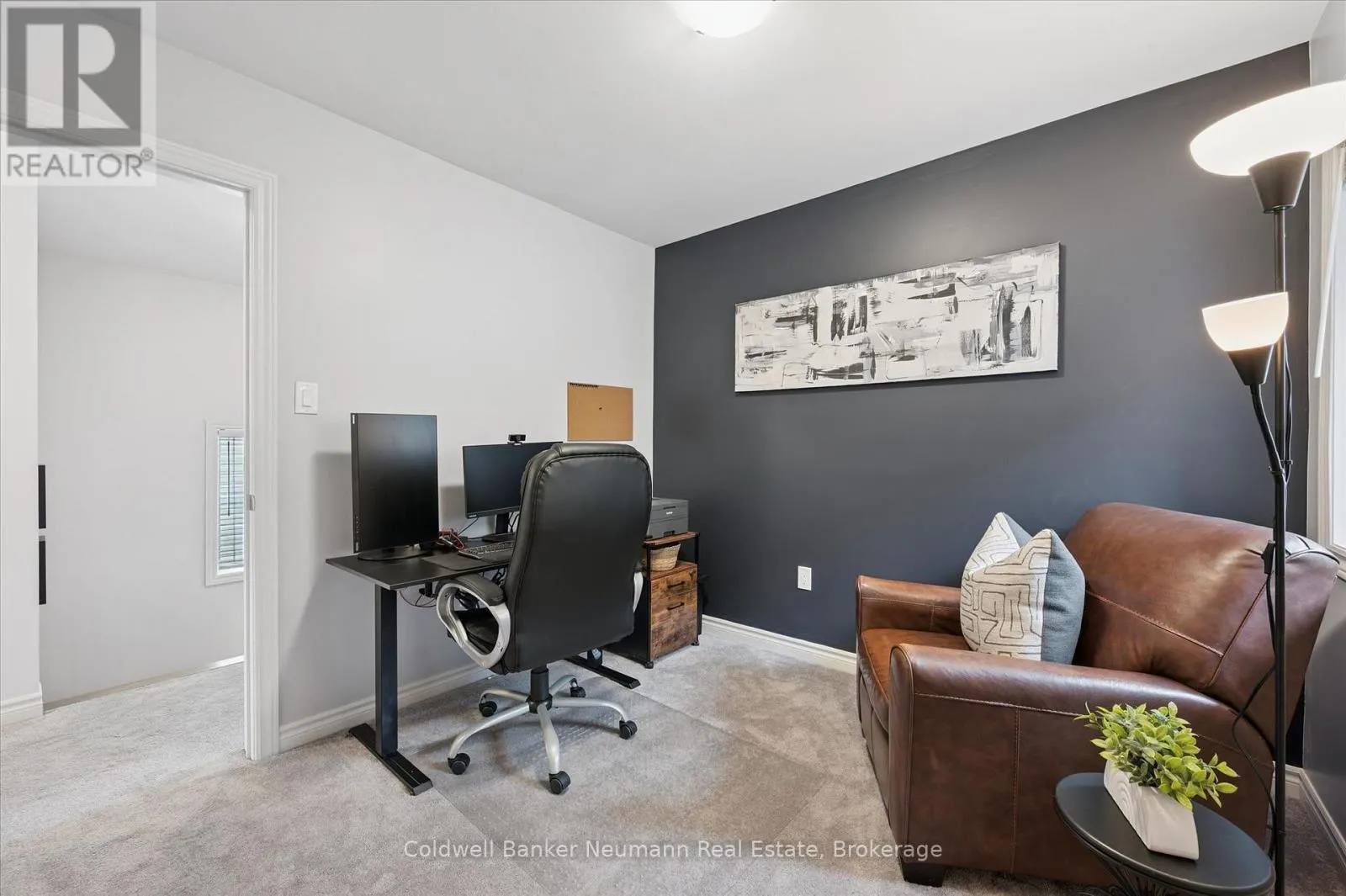 43 HARPIN WAY W