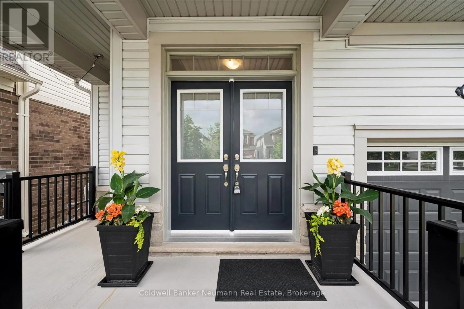 43 HARPIN WAY W