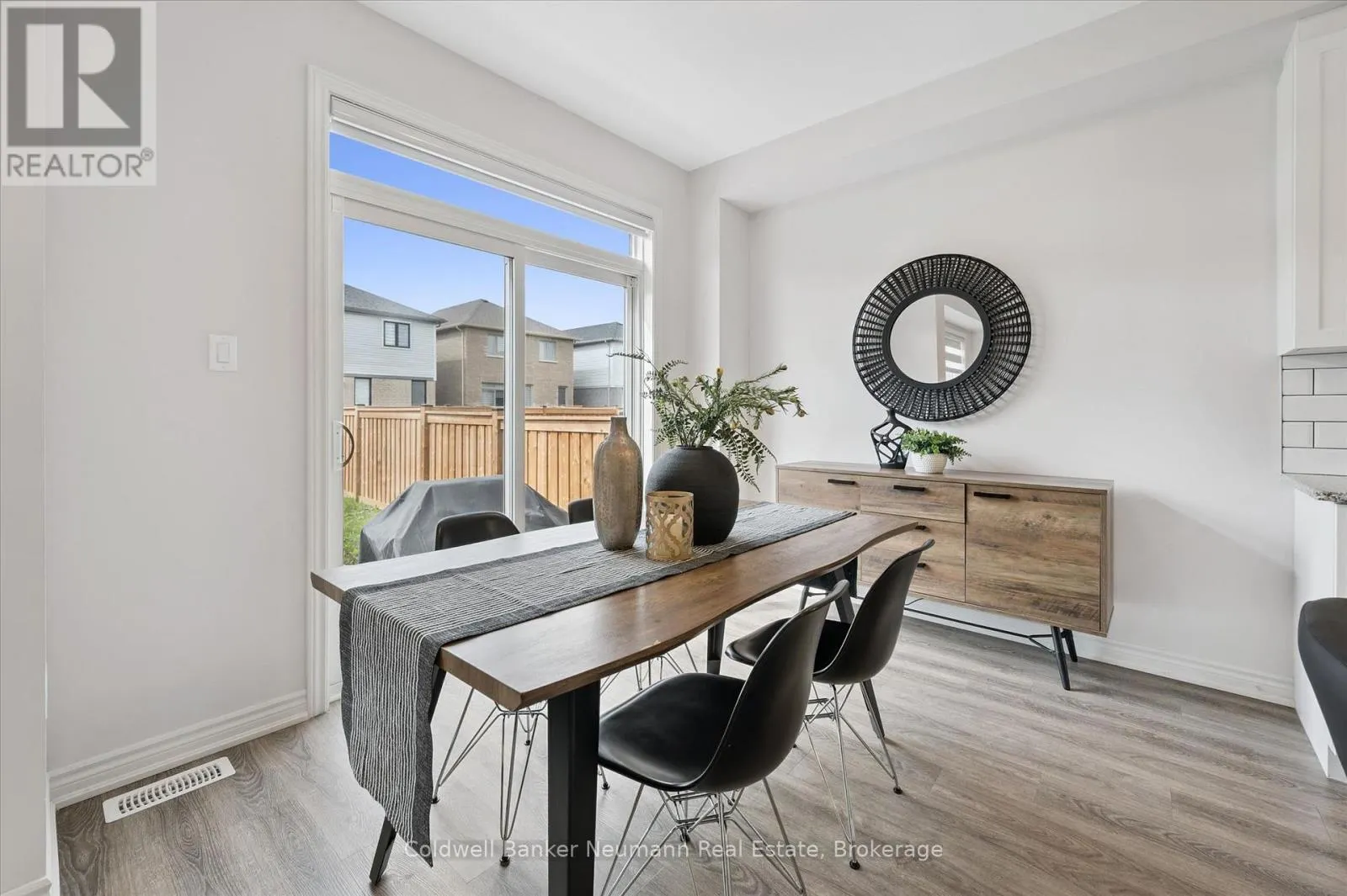 43 HARPIN WAY W