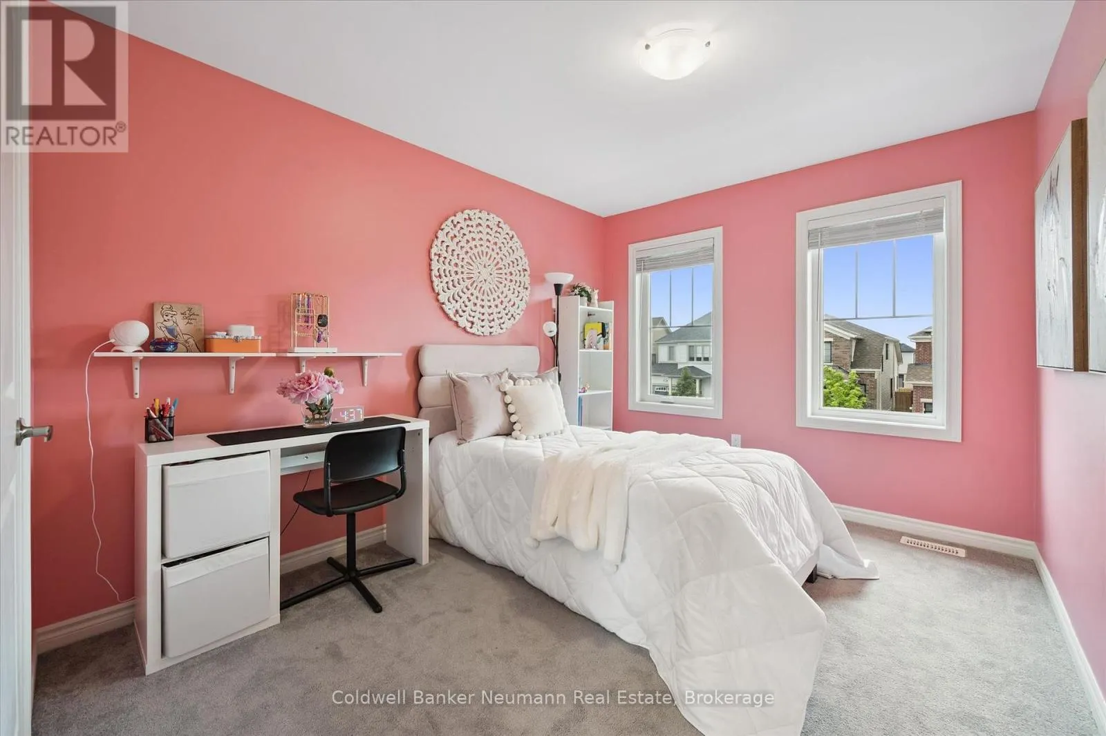 43 HARPIN WAY W