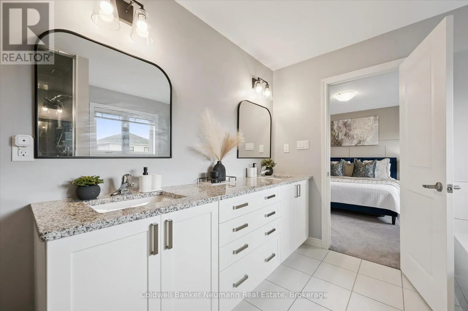 43 HARPIN WAY W