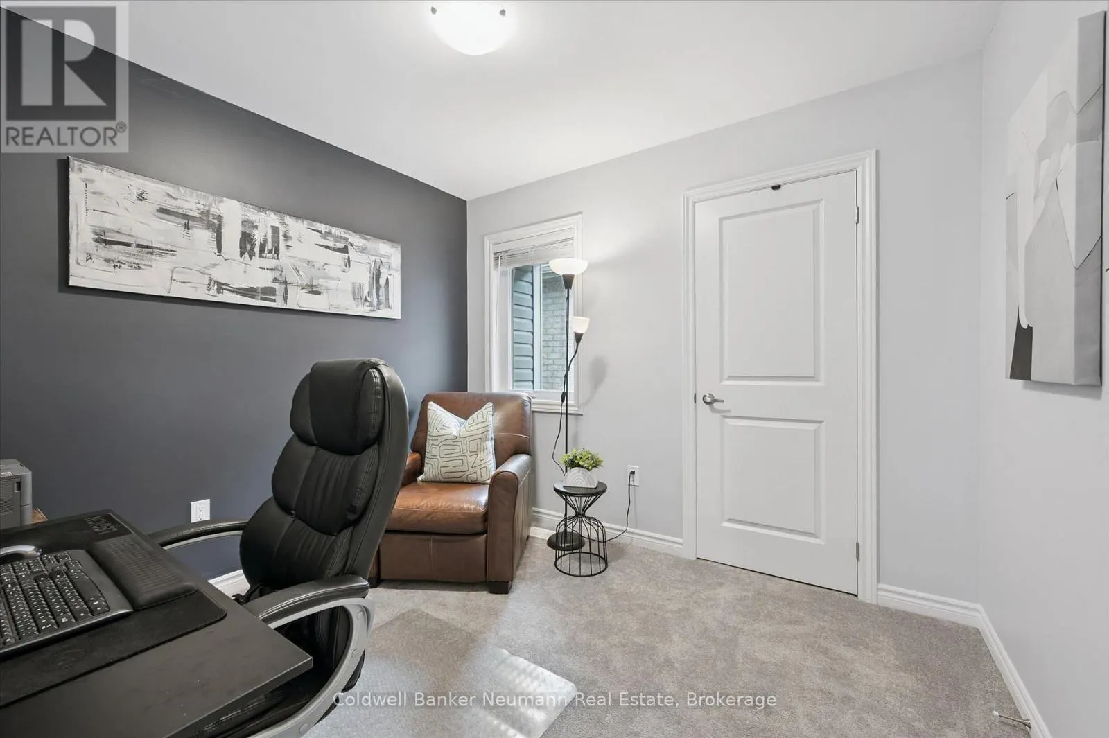 43 HARPIN WAY W
