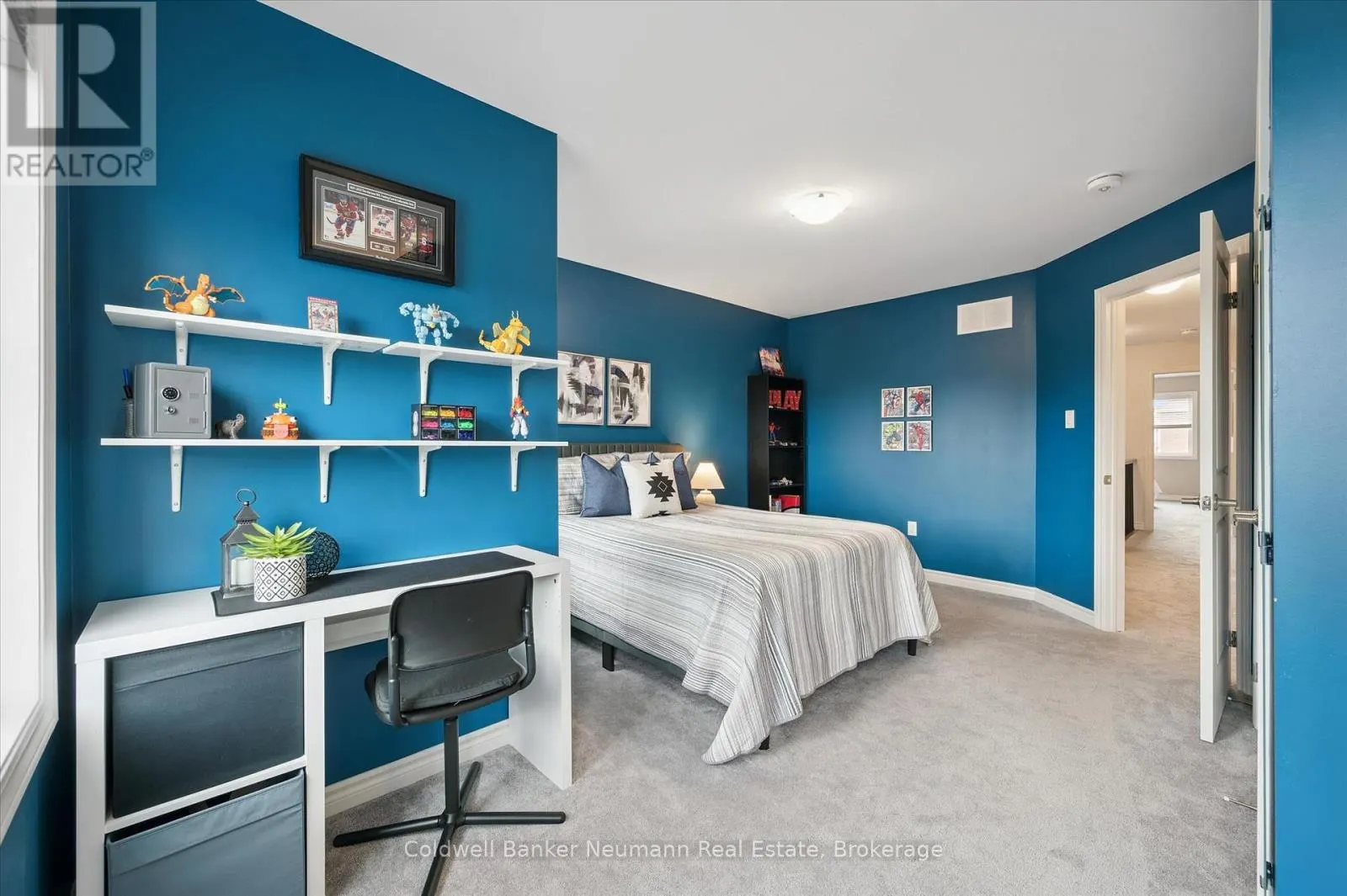 43 HARPIN WAY W