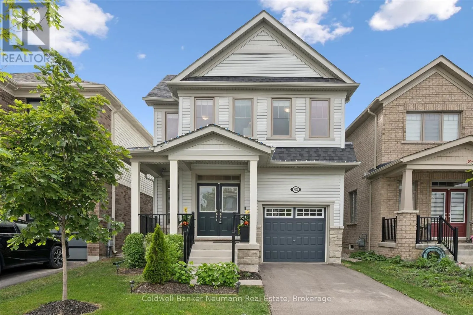 43 HARPIN WAY W