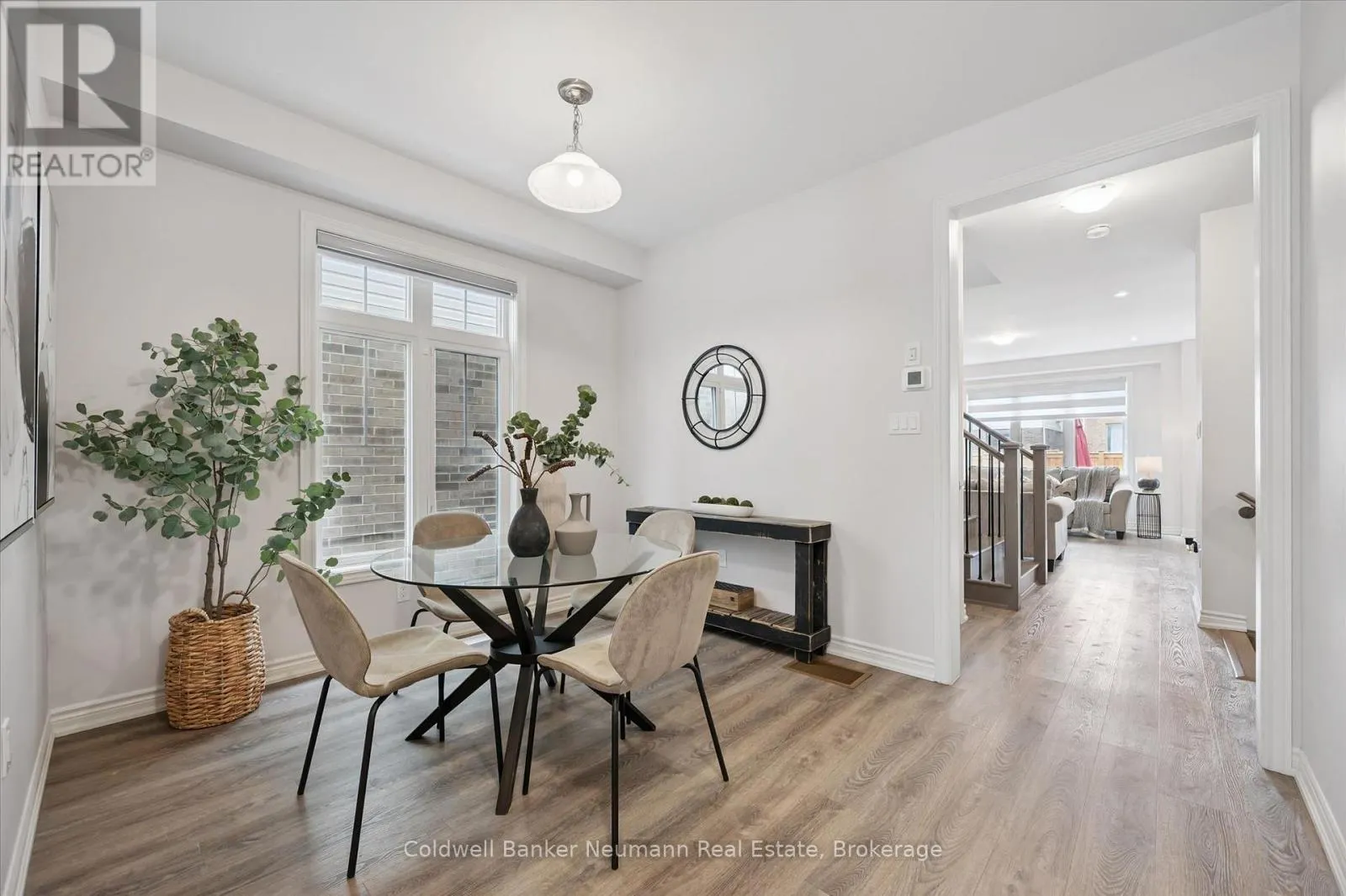 43 HARPIN WAY W