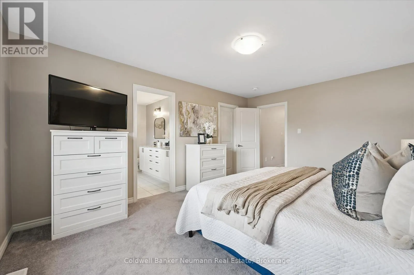43 HARPIN WAY W