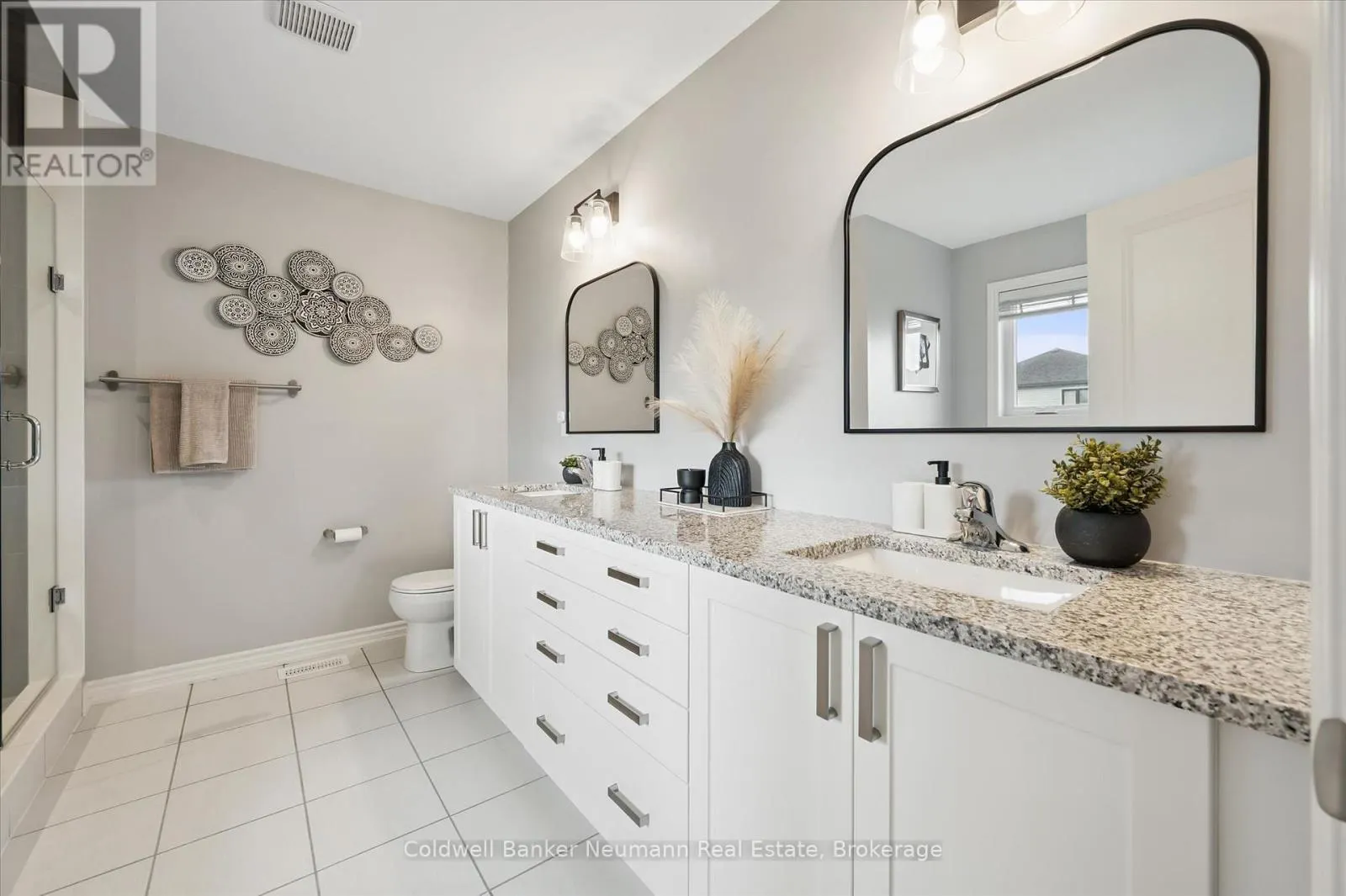 43 HARPIN WAY W