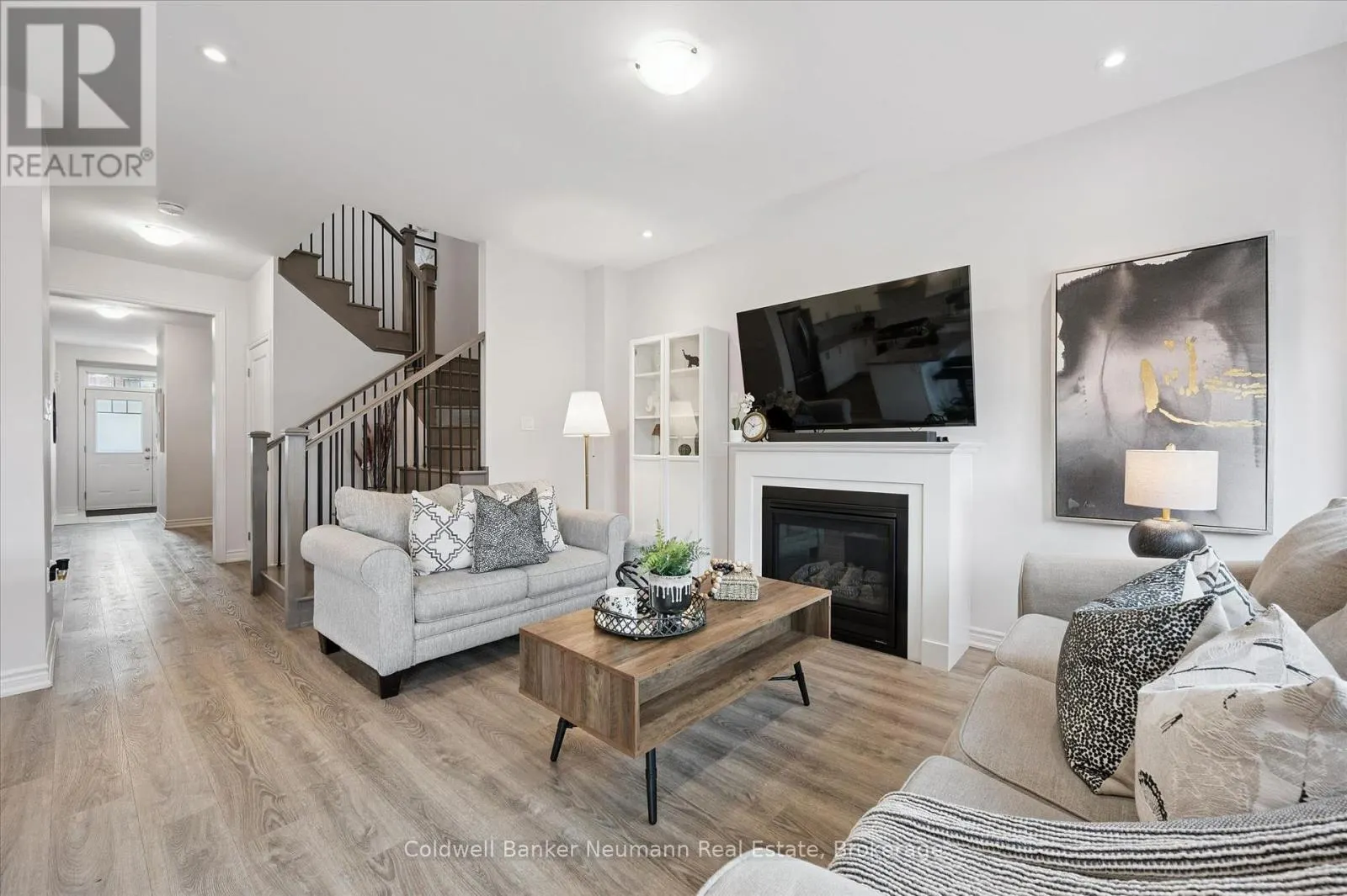 43 HARPIN WAY W