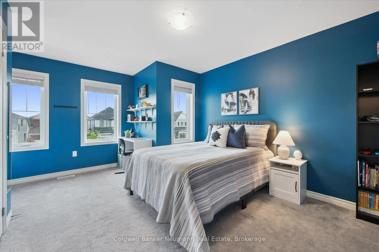 43 HARPIN WAY W