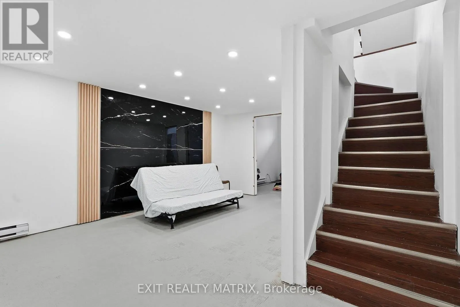 293 KITCHENER STREET
