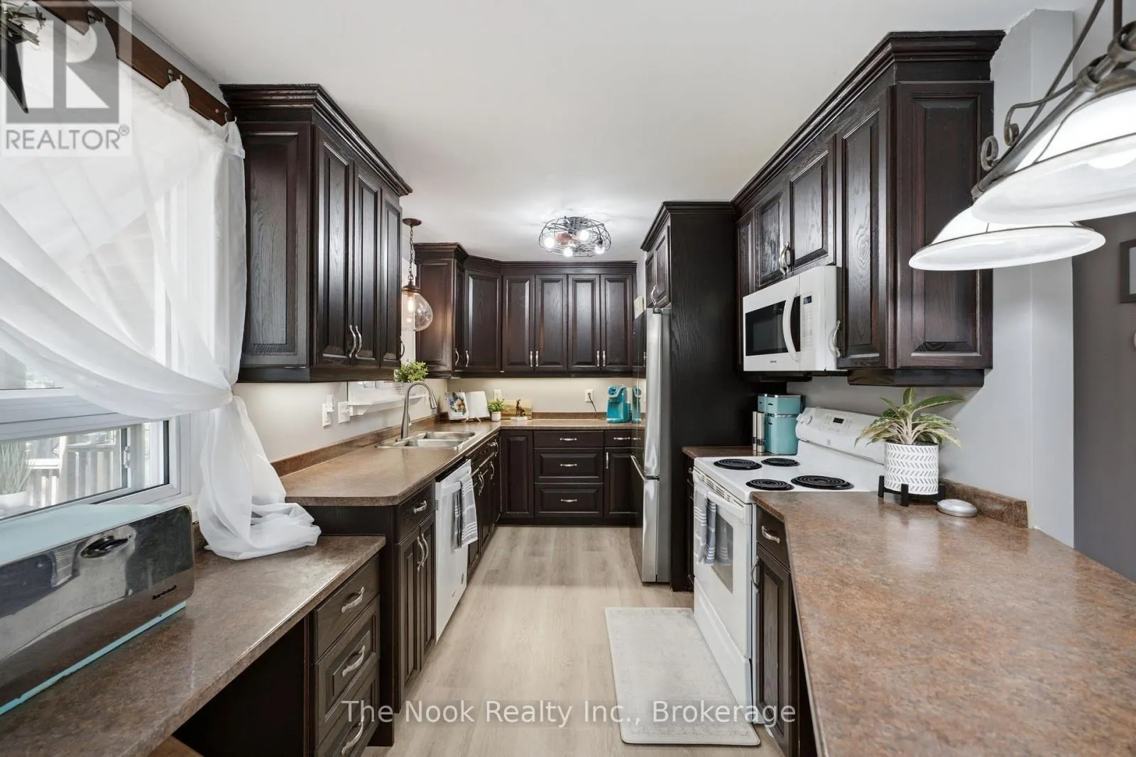 6 CEDAR TERRACE