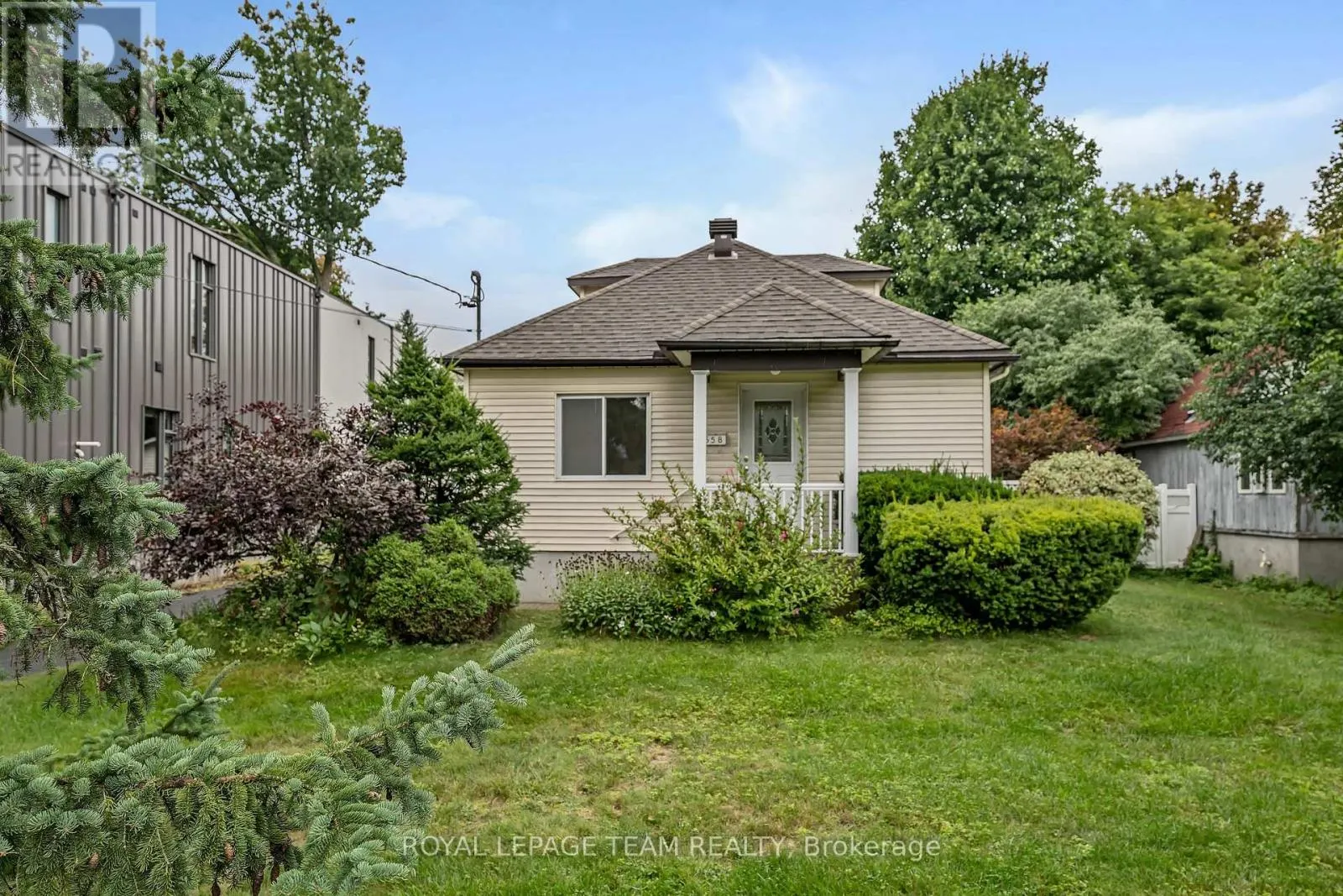 658 TWEEDSMUIR AVENUE