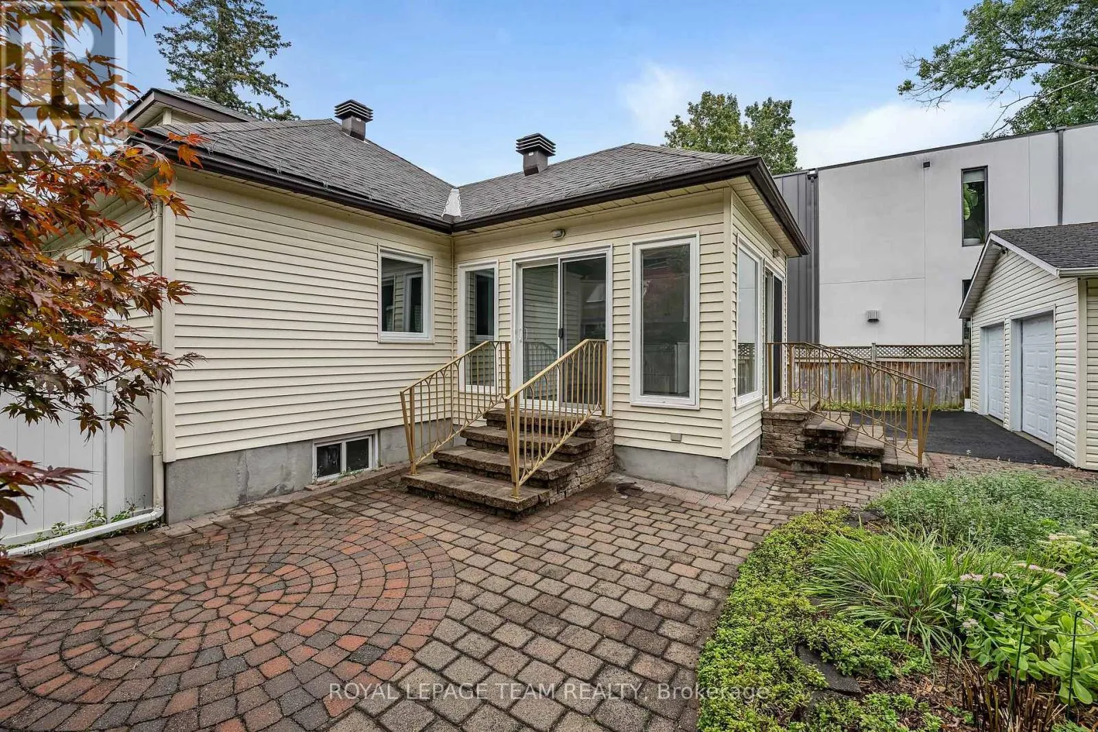 658 TWEEDSMUIR AVENUE