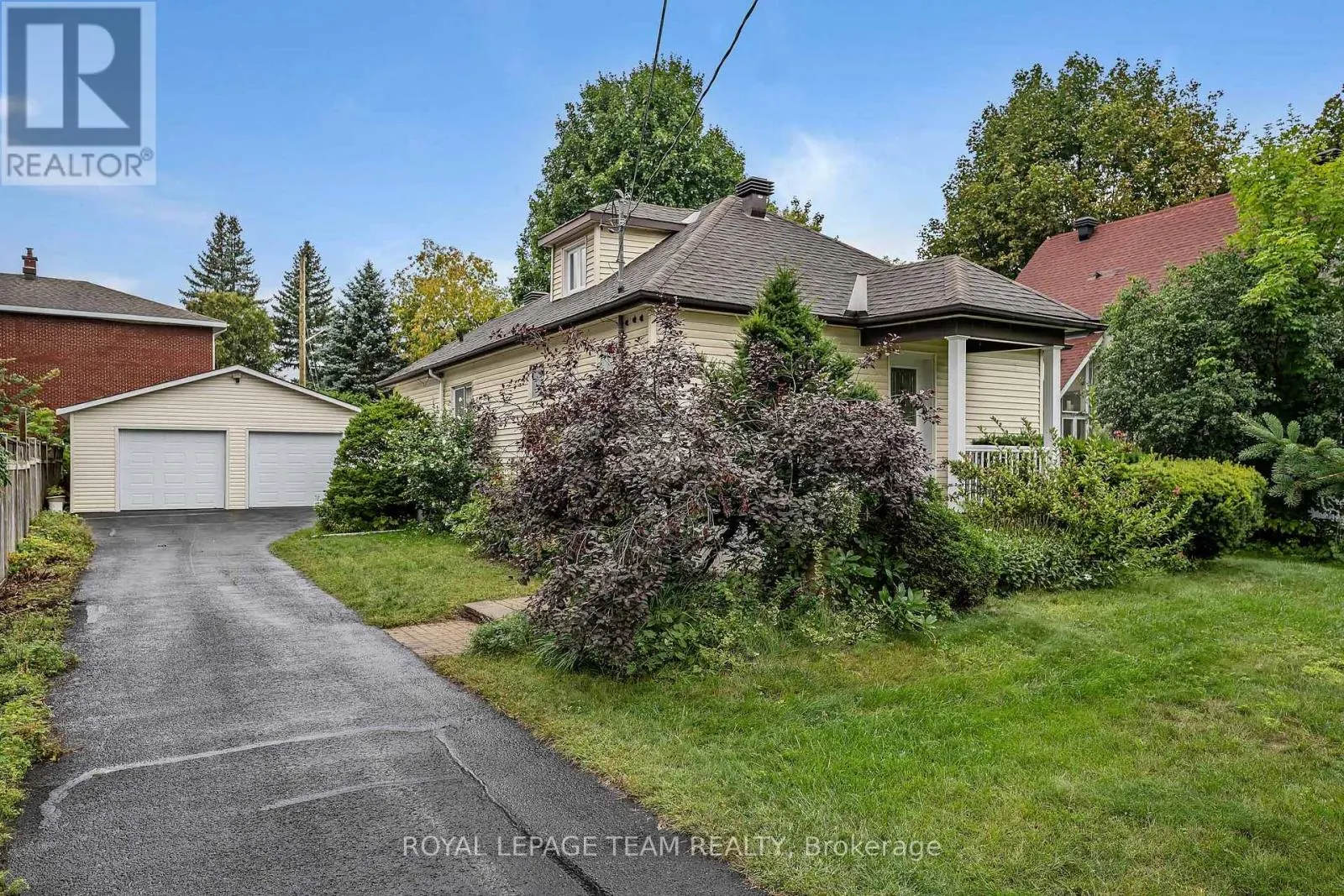 658 TWEEDSMUIR AVENUE