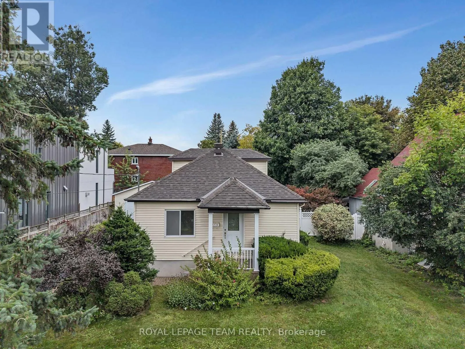 658 TWEEDSMUIR AVENUE