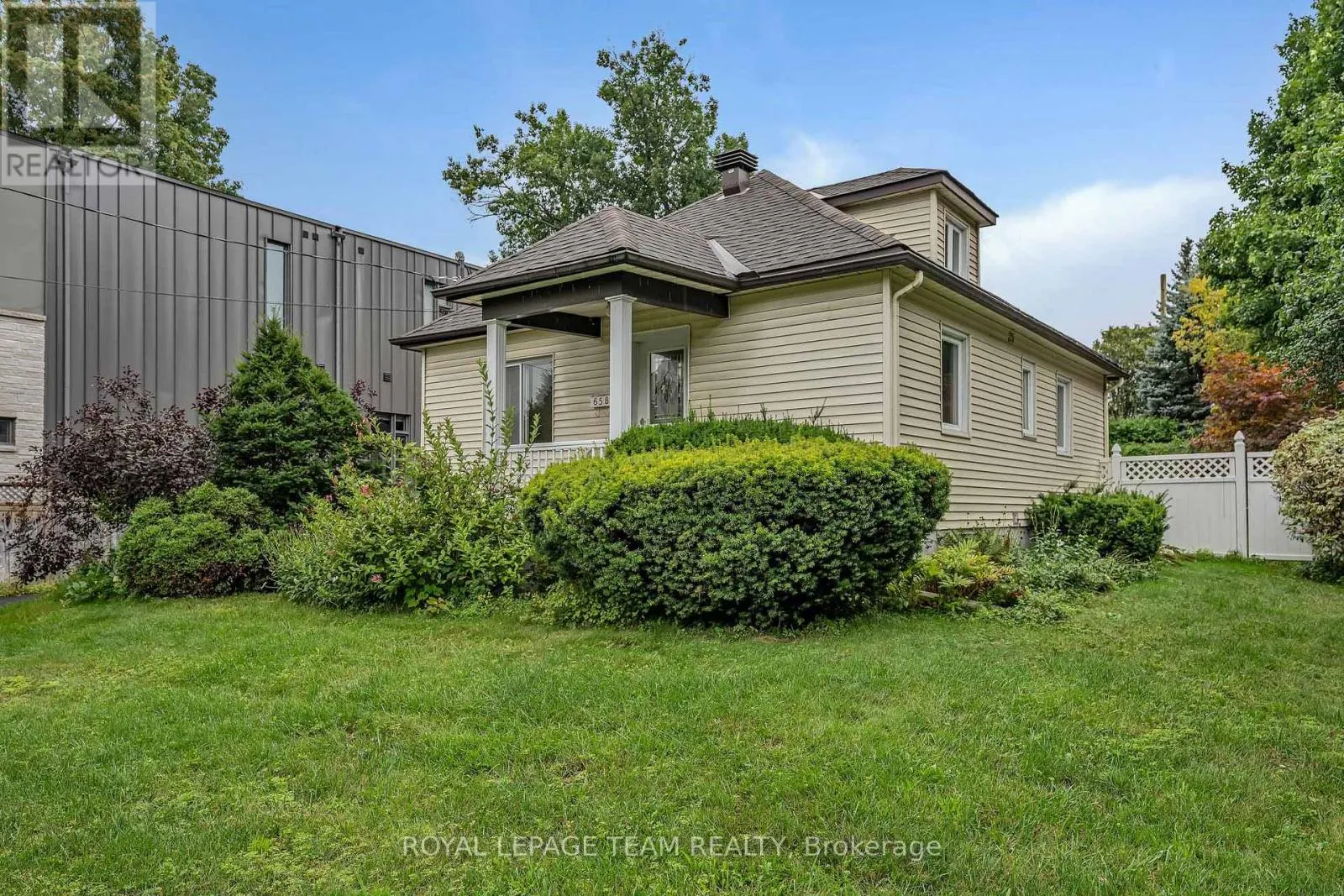 658 TWEEDSMUIR AVENUE
