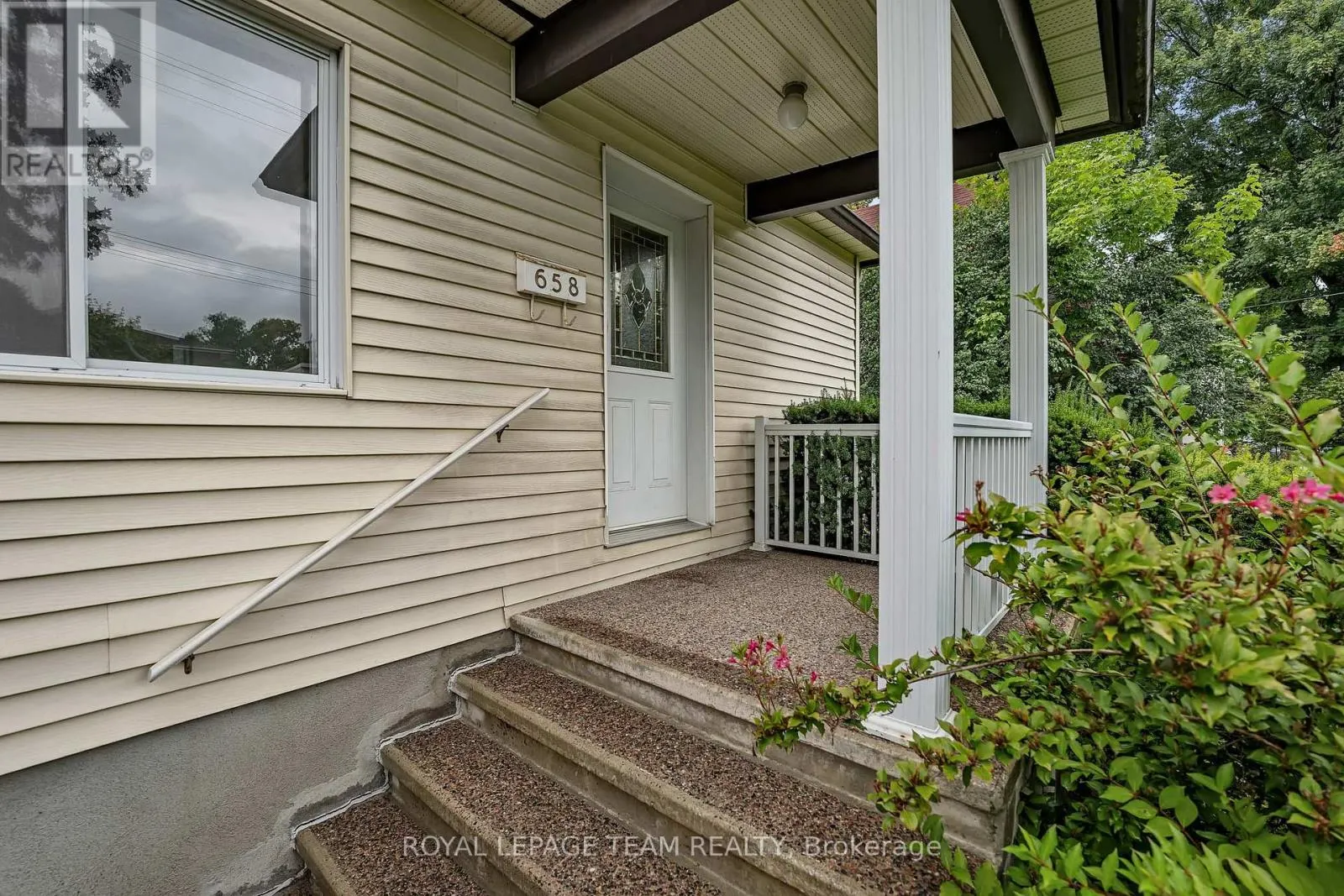 658 TWEEDSMUIR AVENUE