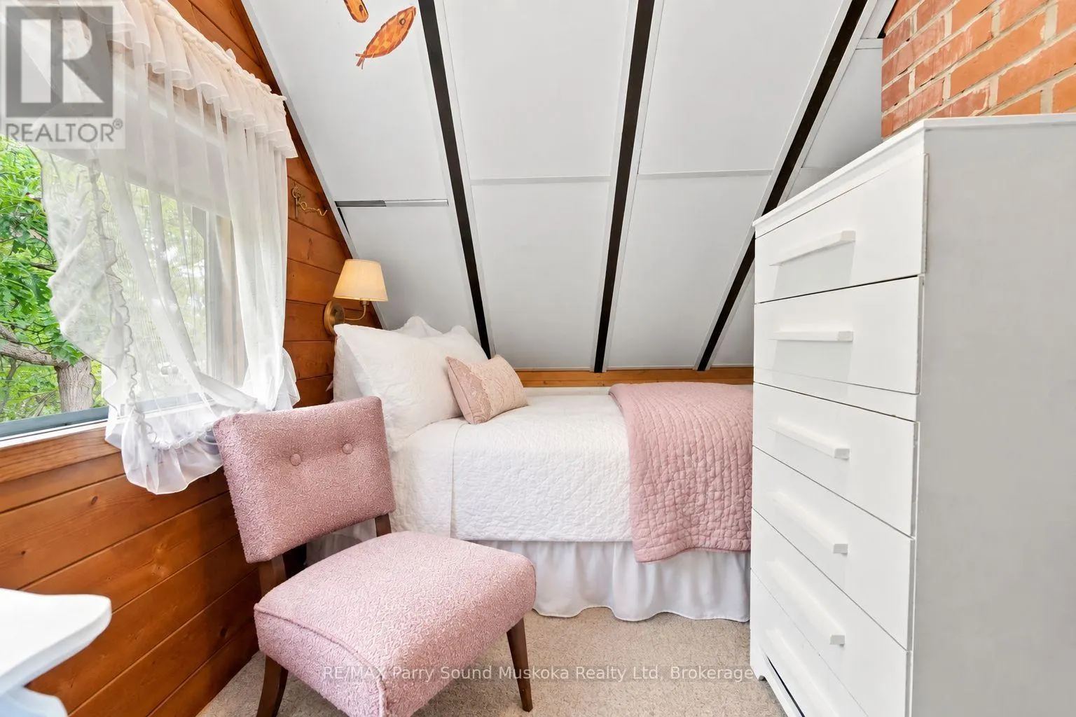 334 HEALEY LAKE