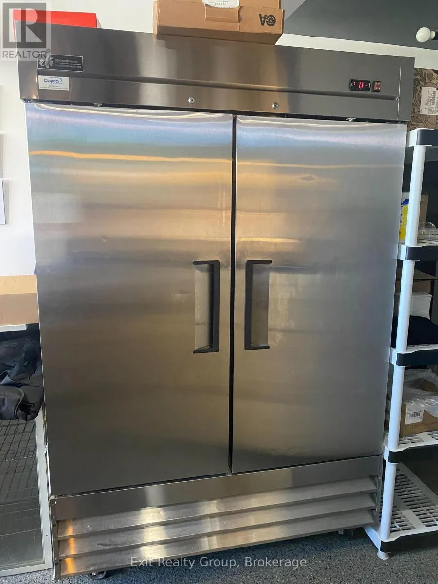 UNIT 4 - 391 DUNDAS STREET W #Unit 4