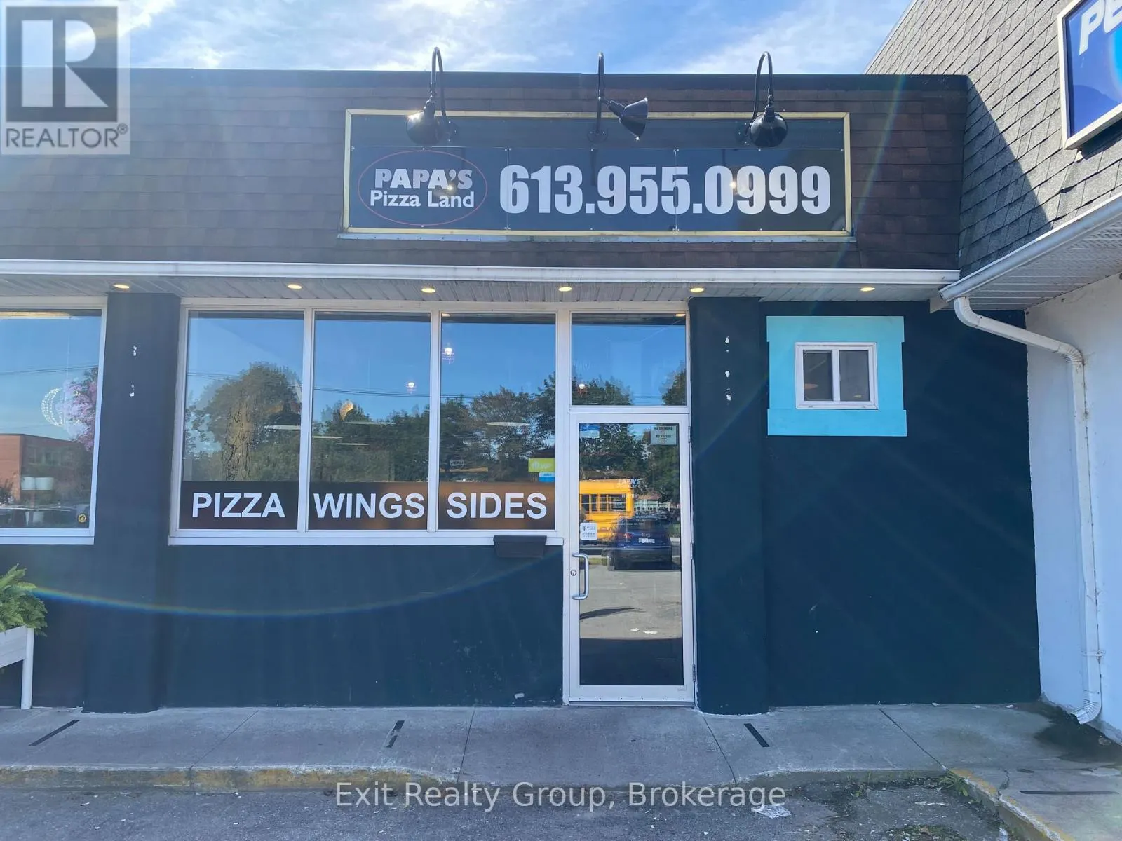 UNIT 4 - 391 DUNDAS STREET W #Unit 4
