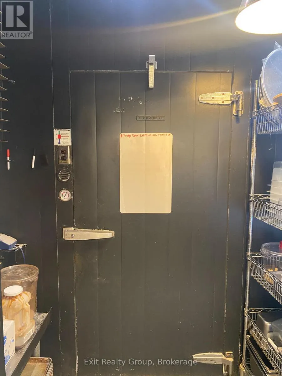 UNIT 4 - 391 DUNDAS STREET W #Unit 4