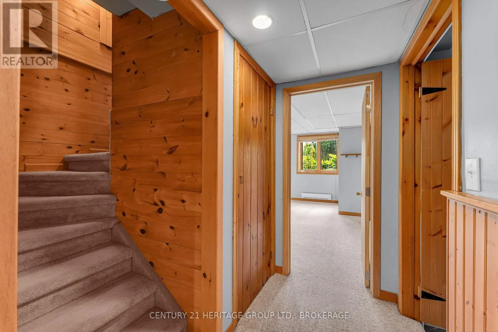 137 OLD RIVER ROAD W