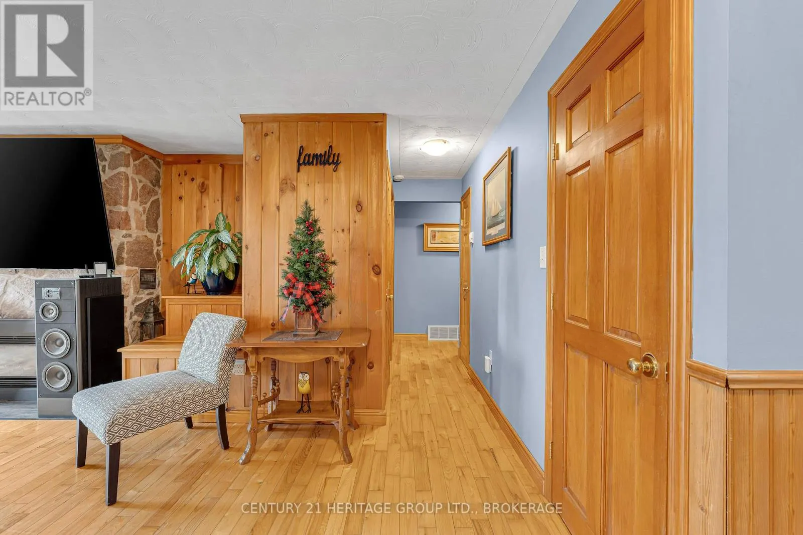 137 OLD RIVER ROAD W