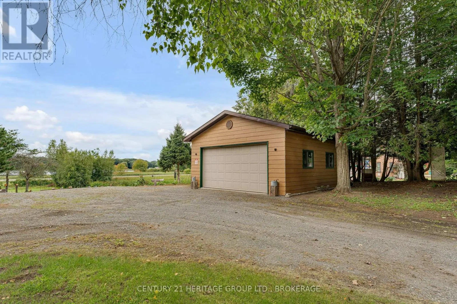137 OLD RIVER ROAD W