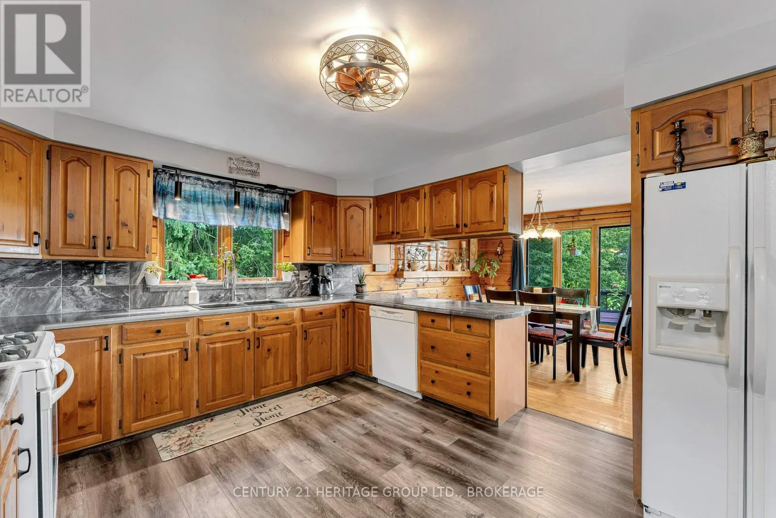 137 OLD RIVER ROAD W