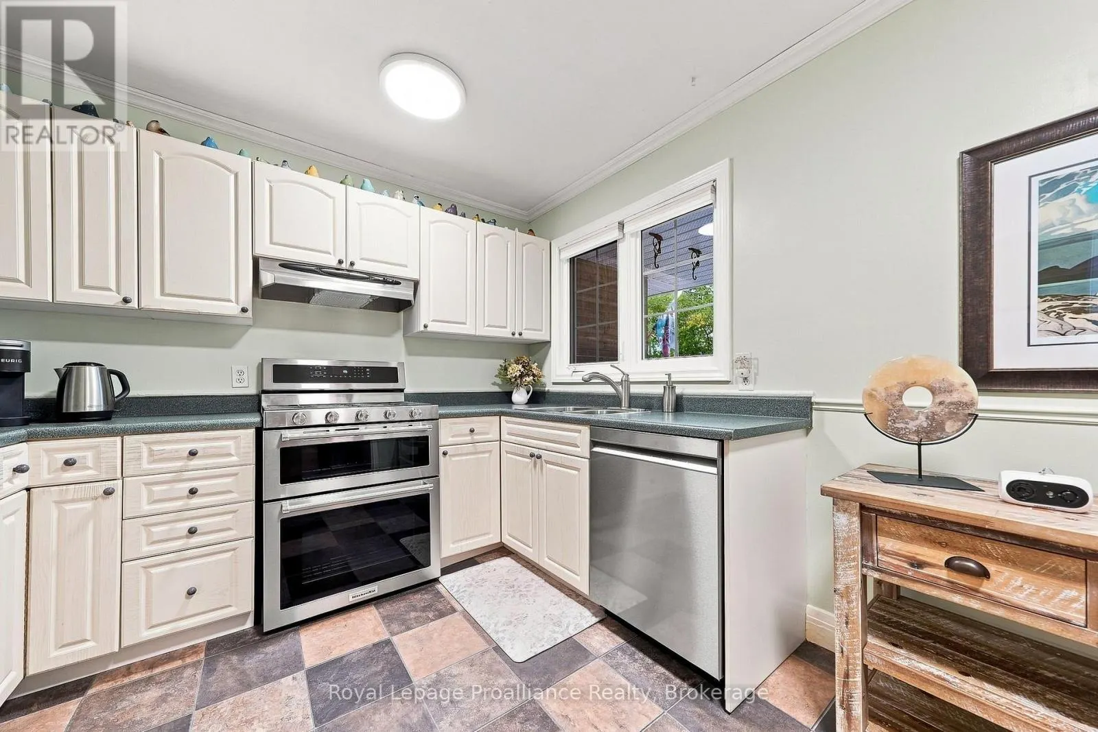 130 HASTINGS DRIVE