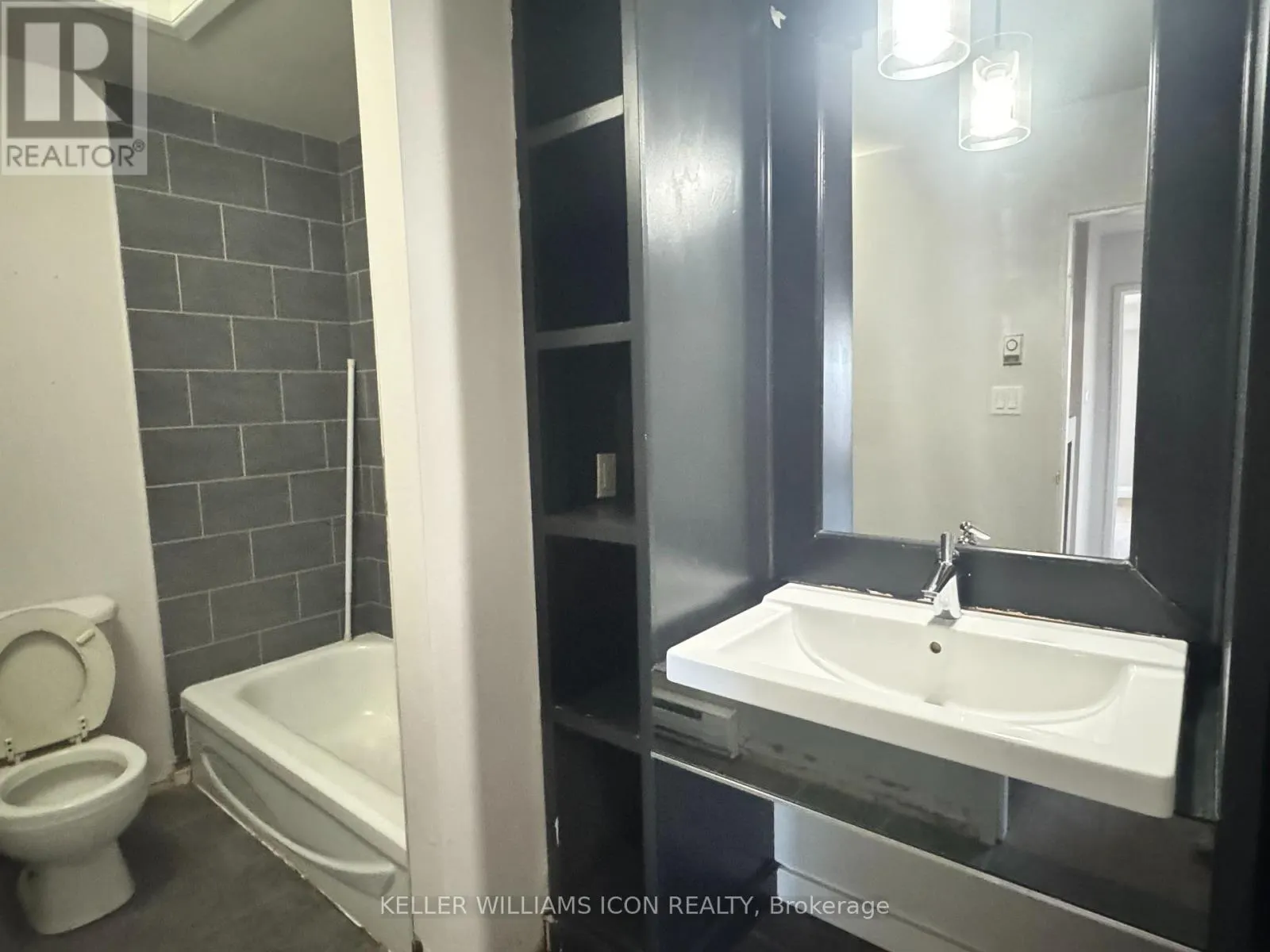 3 - 3415 UPLANDS DRIVE