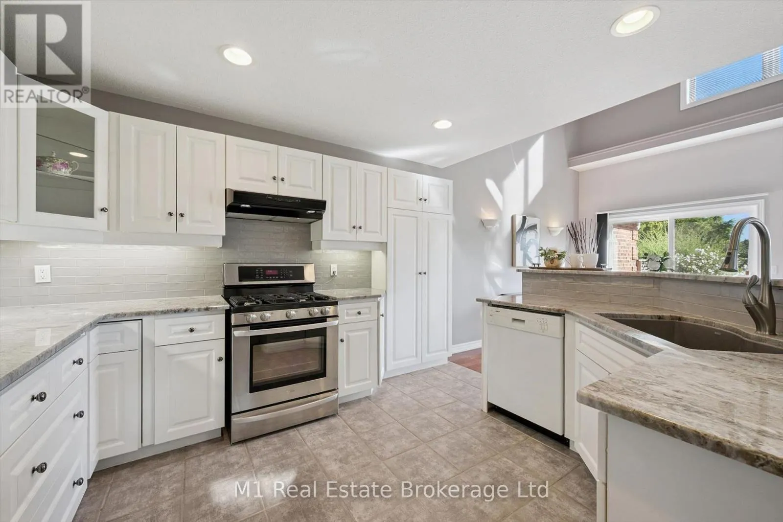 105 RIVERWALK PLACE