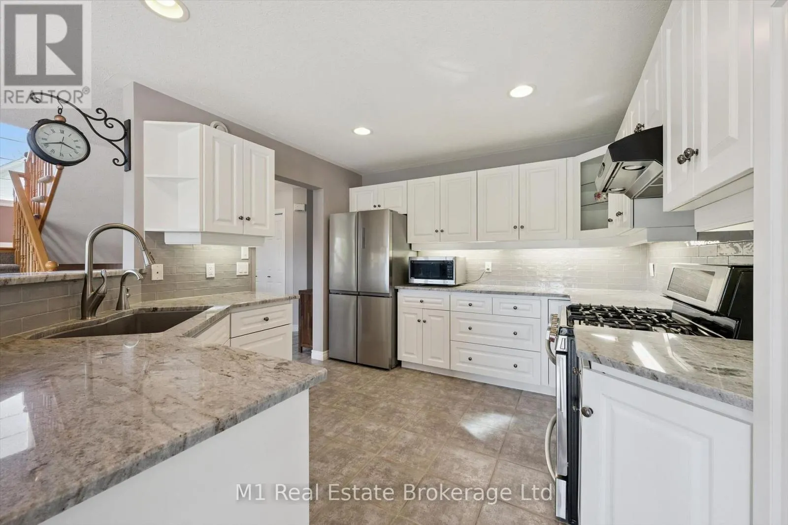 105 RIVERWALK PLACE