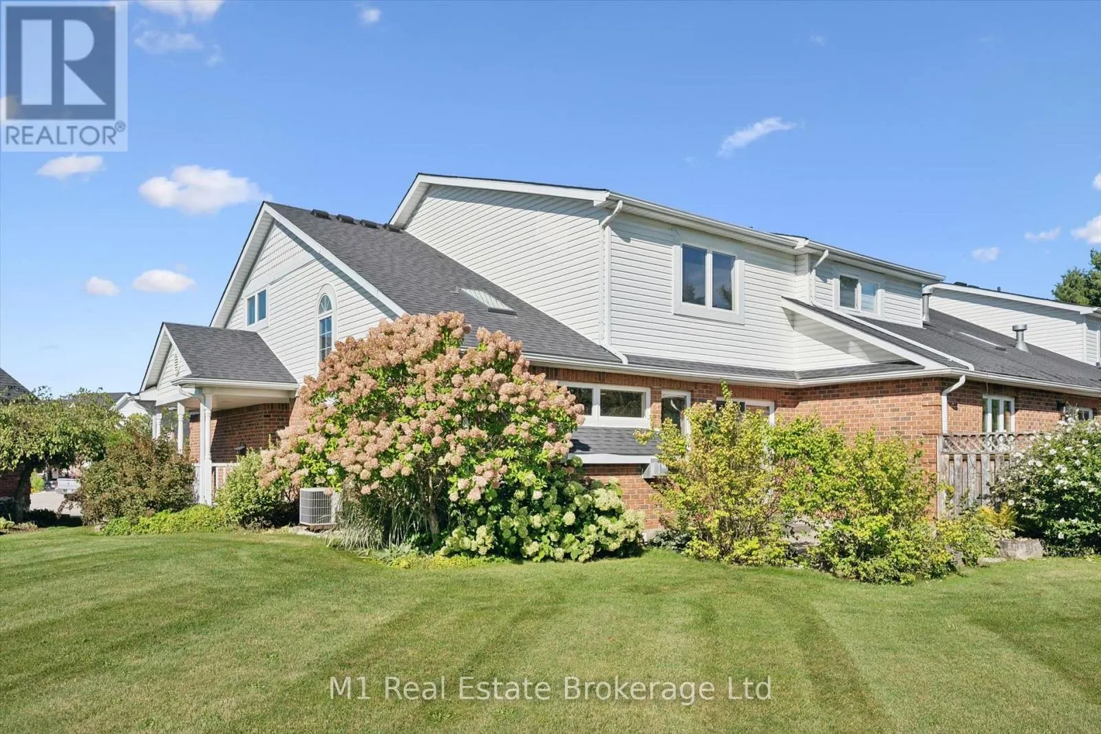 105 RIVERWALK PLACE