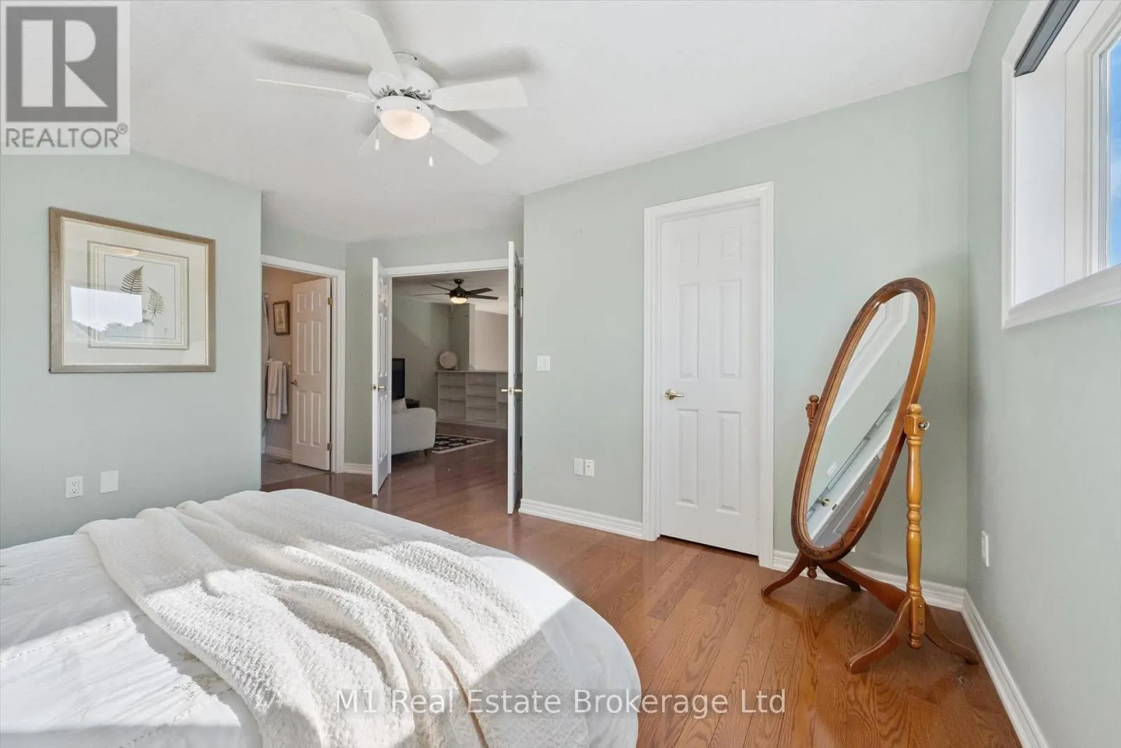 105 RIVERWALK PLACE