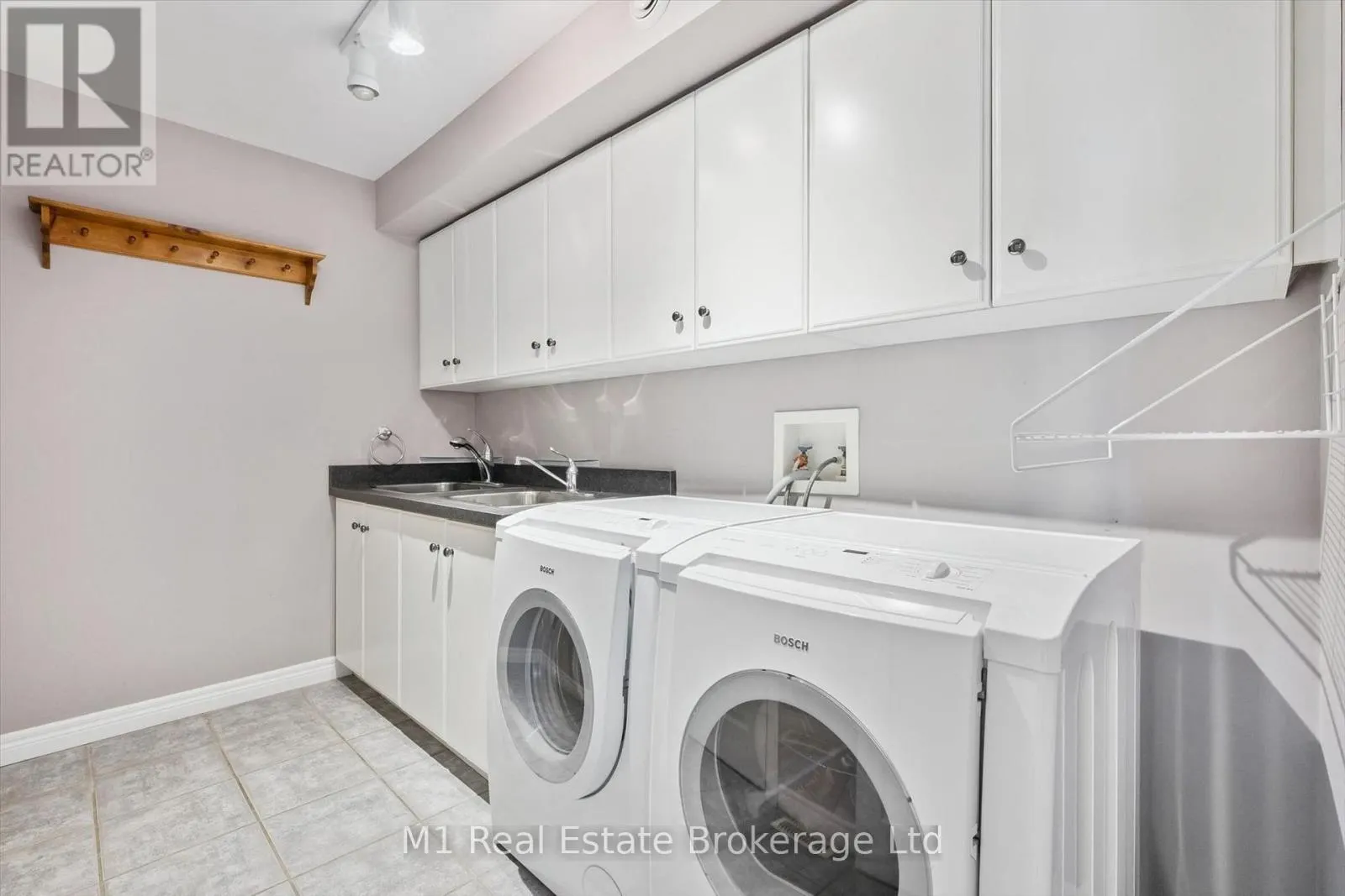 105 RIVERWALK PLACE