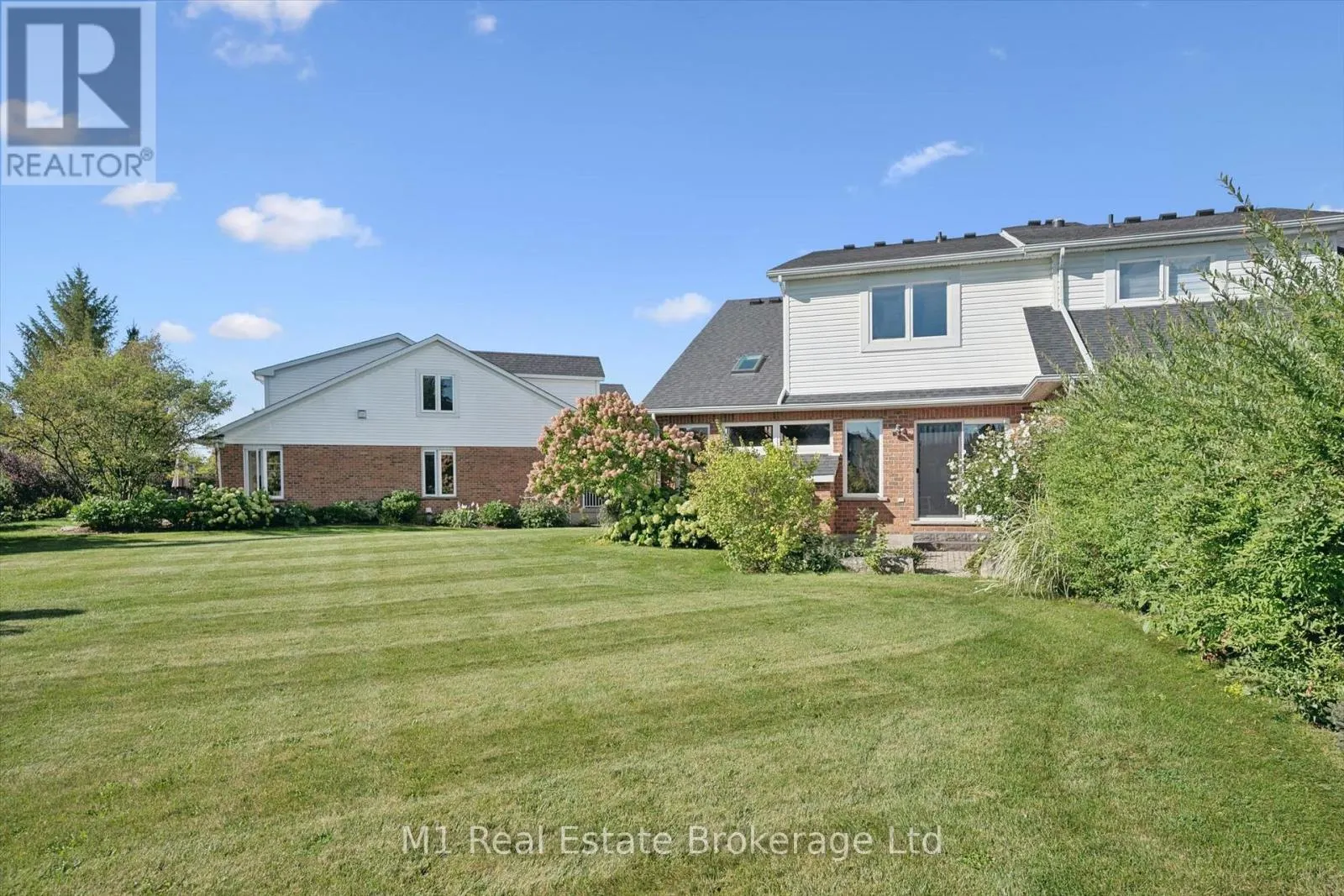 105 RIVERWALK PLACE