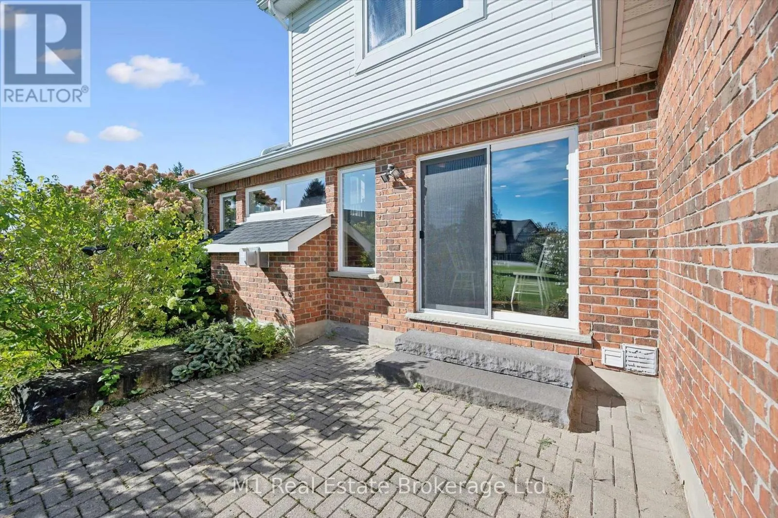 105 RIVERWALK PLACE