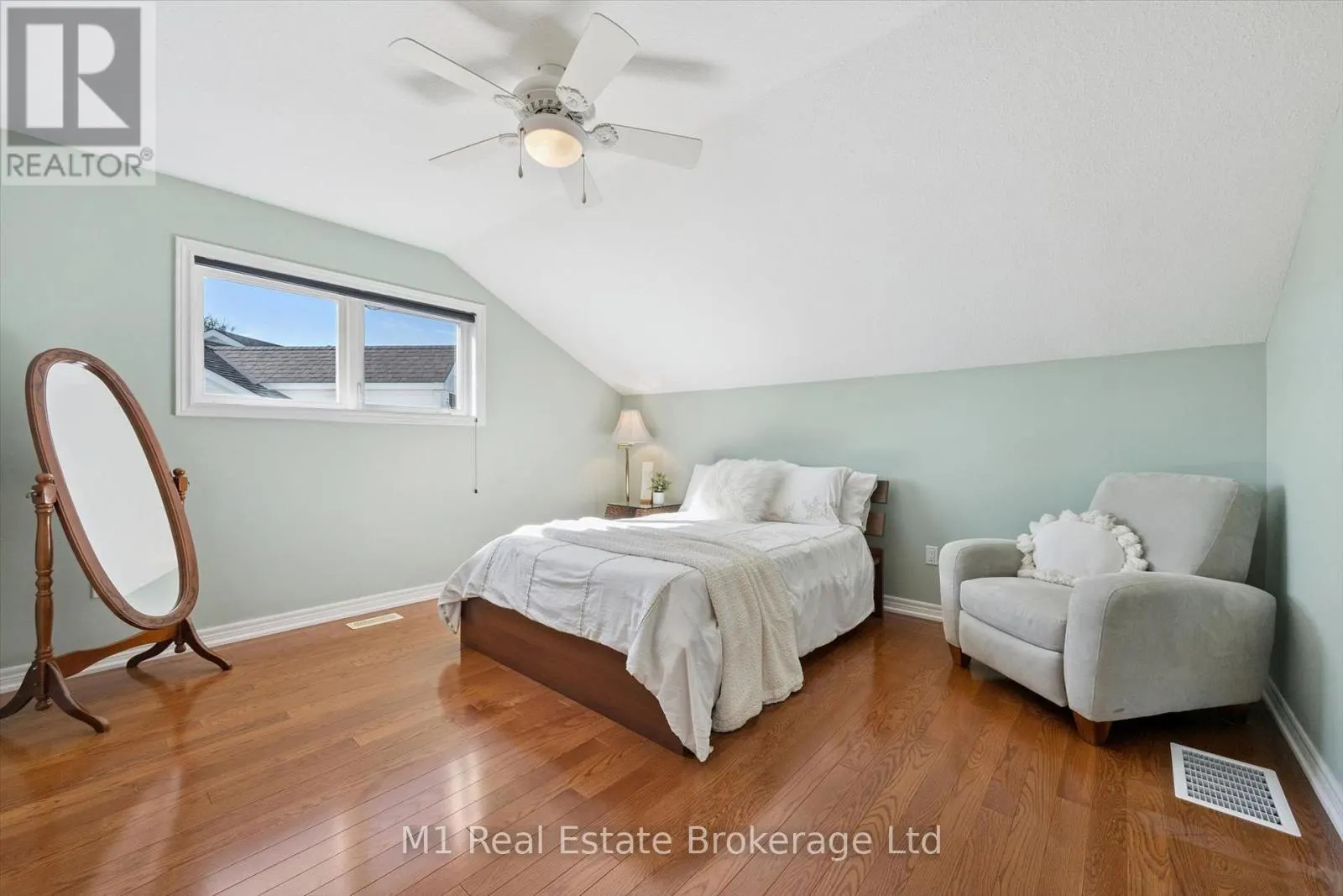 105 RIVERWALK PLACE